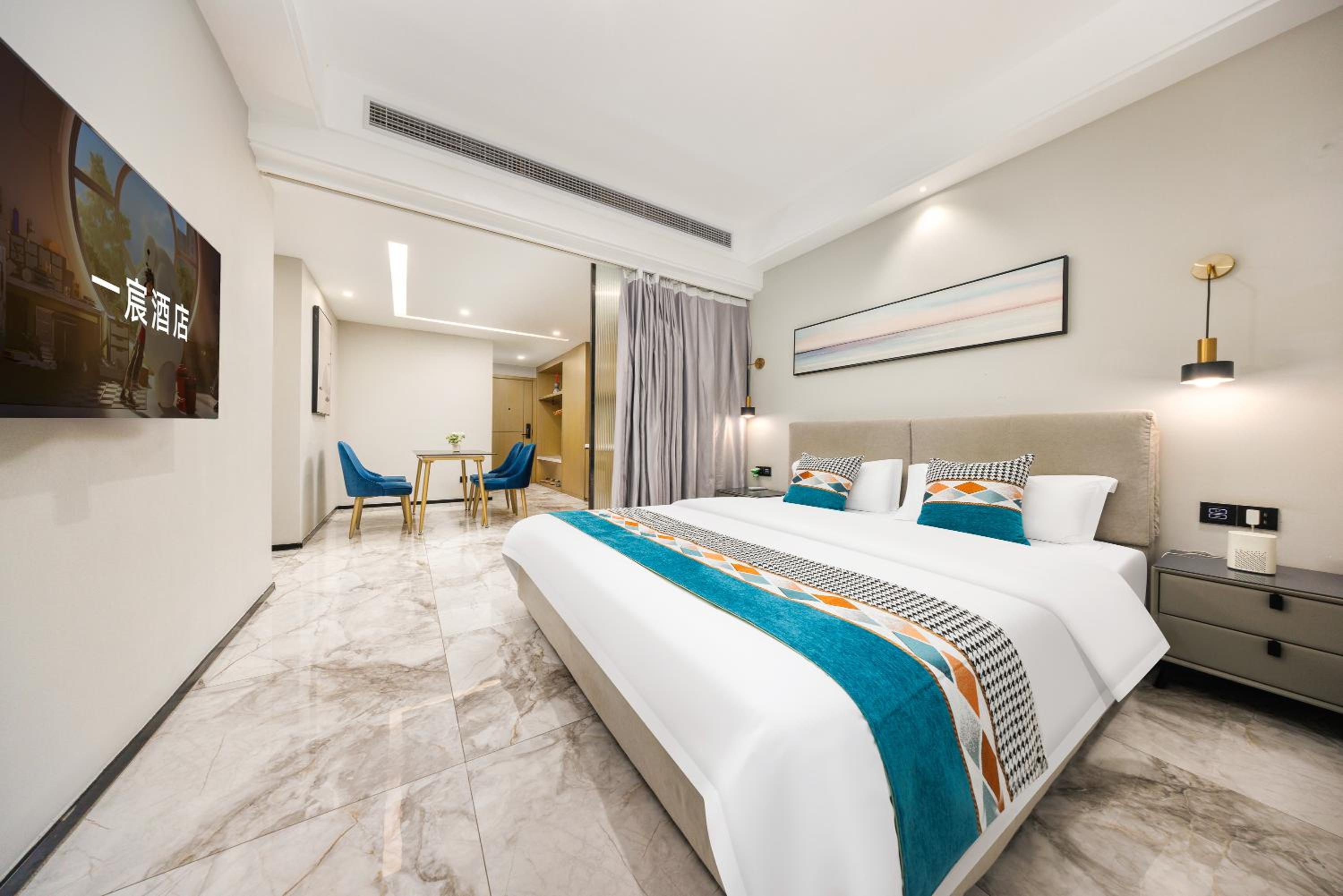 Suite with Balcony photo 3
