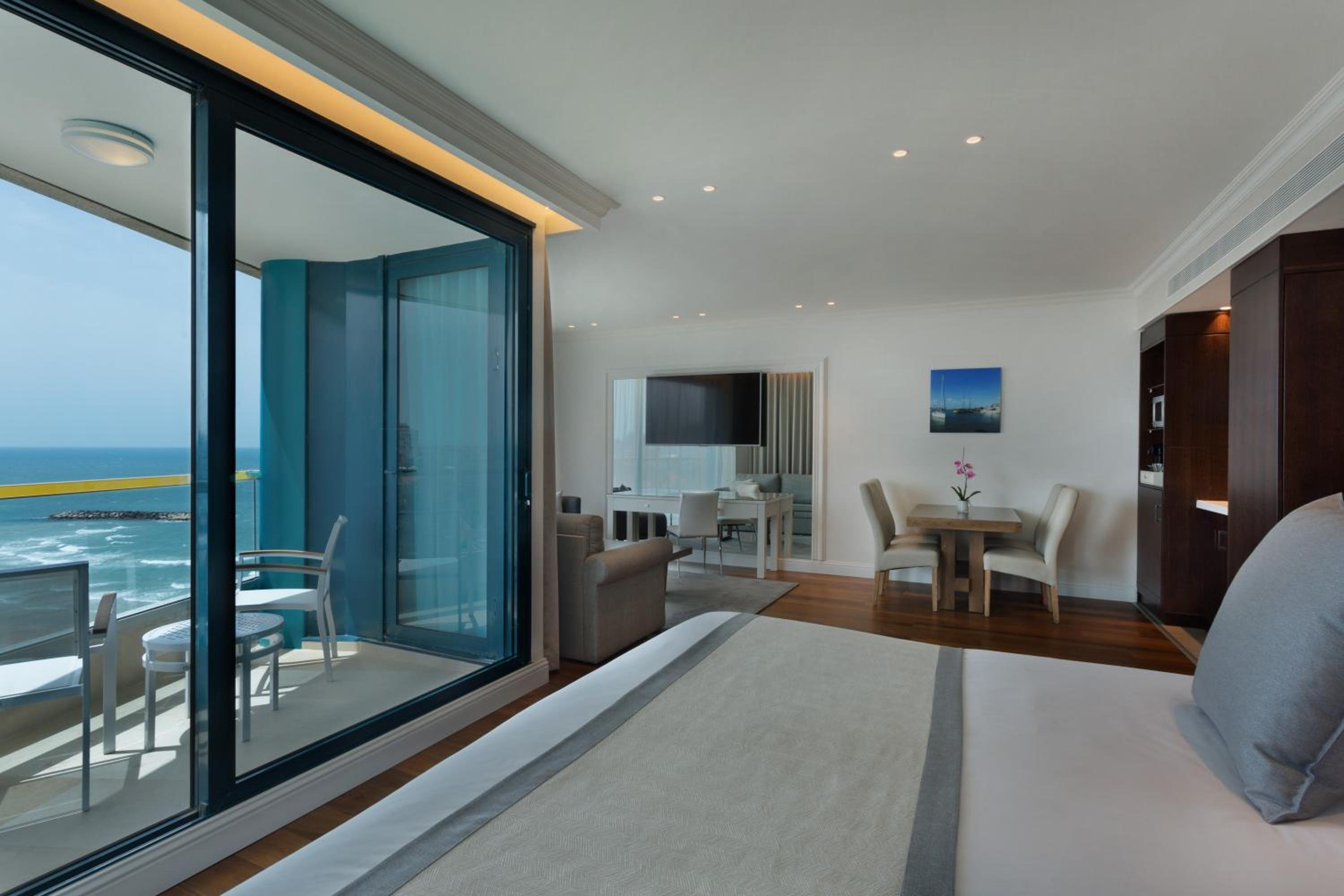 Executive Suite with Balcony - Partial Sea View