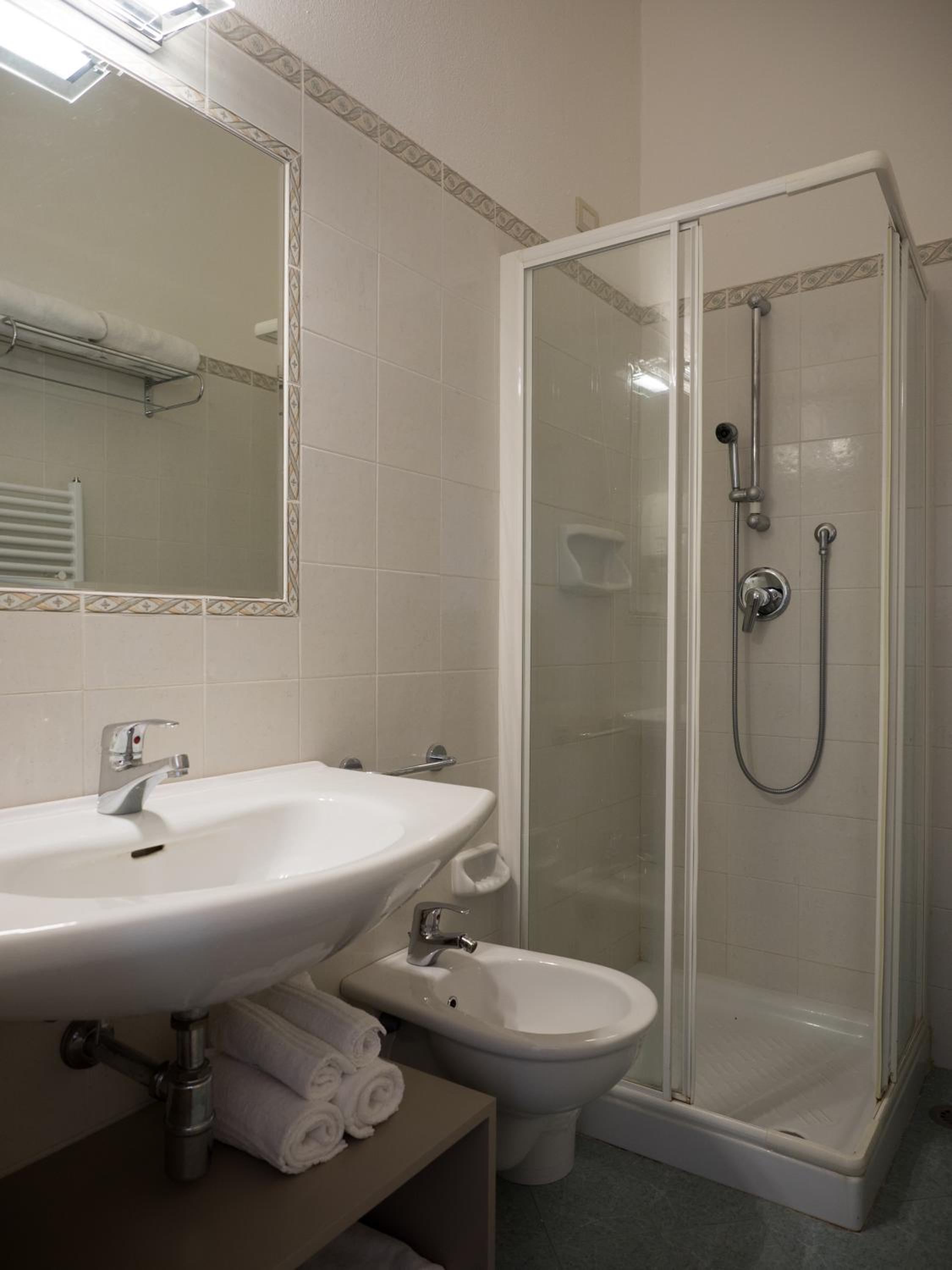 Double or Twin Room photo 3