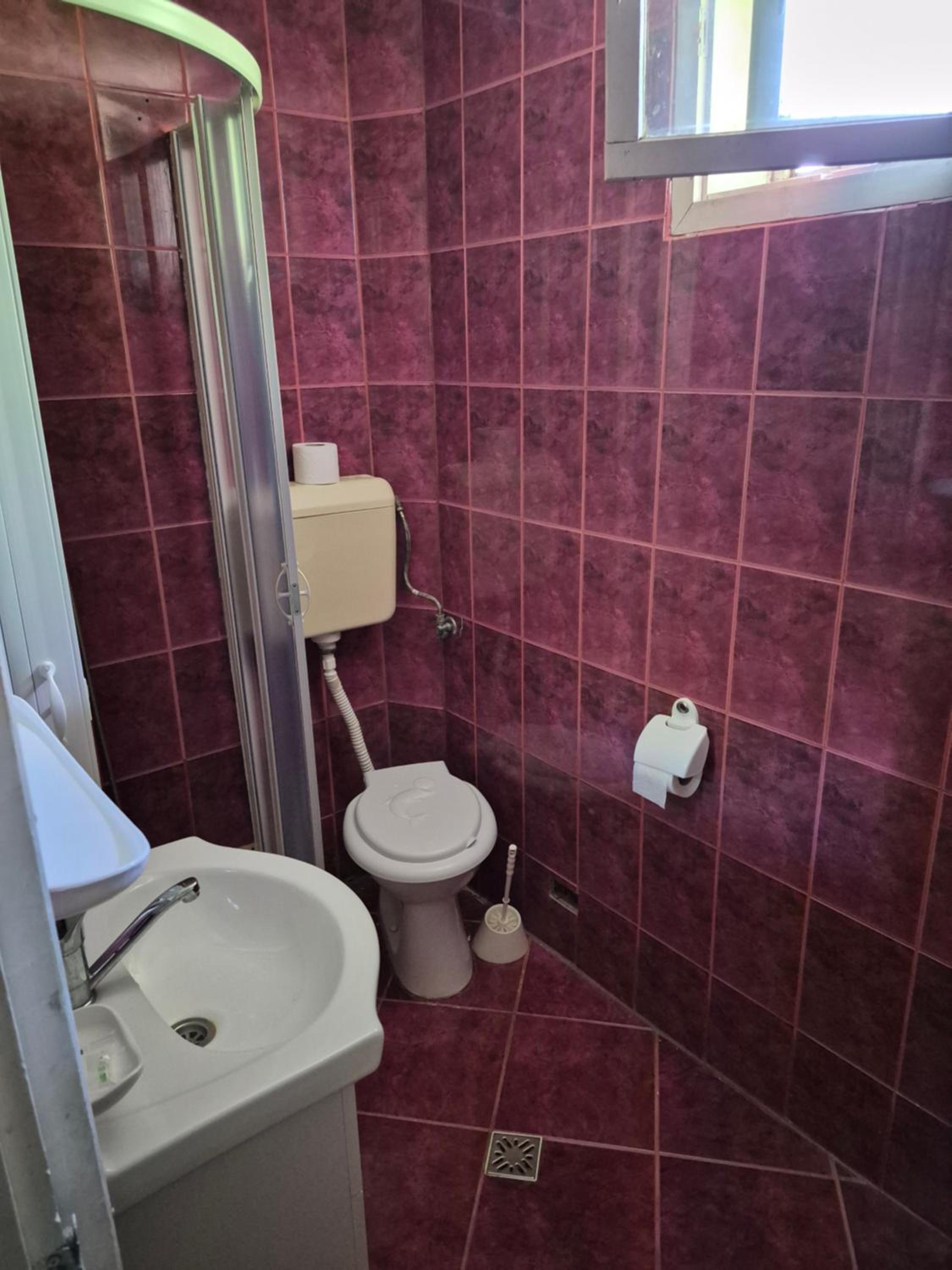 Single Room with Bathroom photo 1