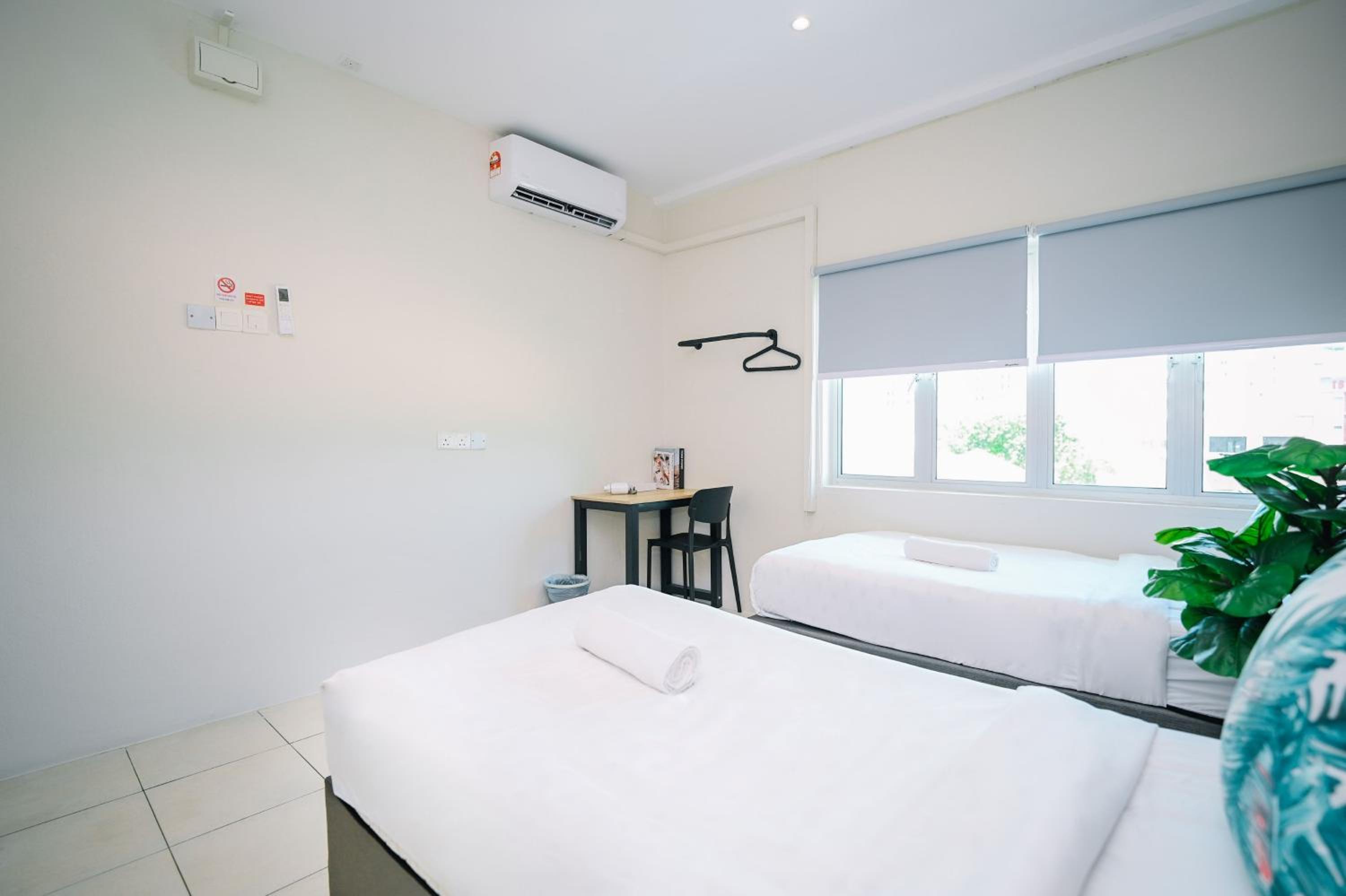 Twin Room - Photo 5