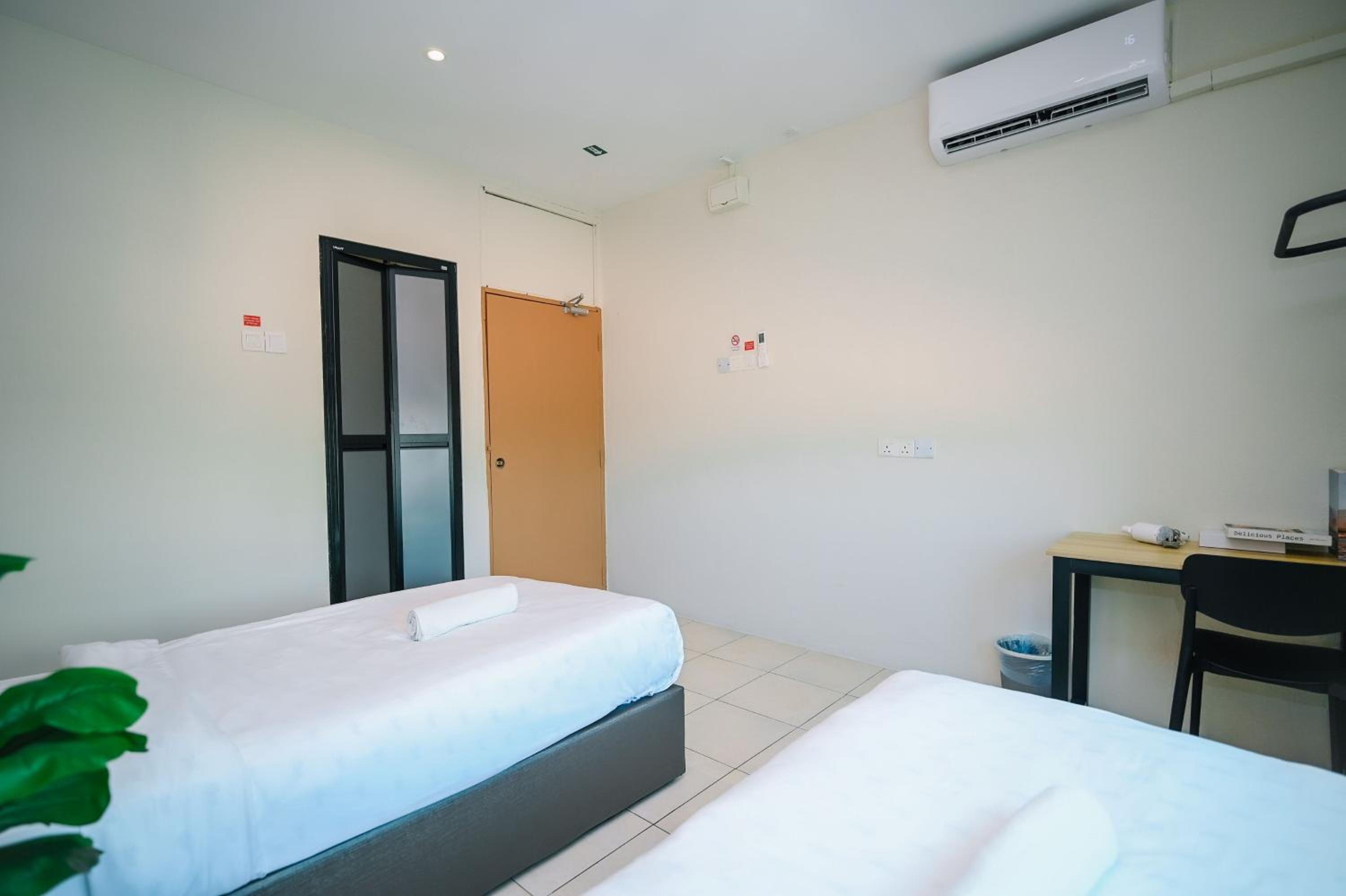Twin Room - Photo 4