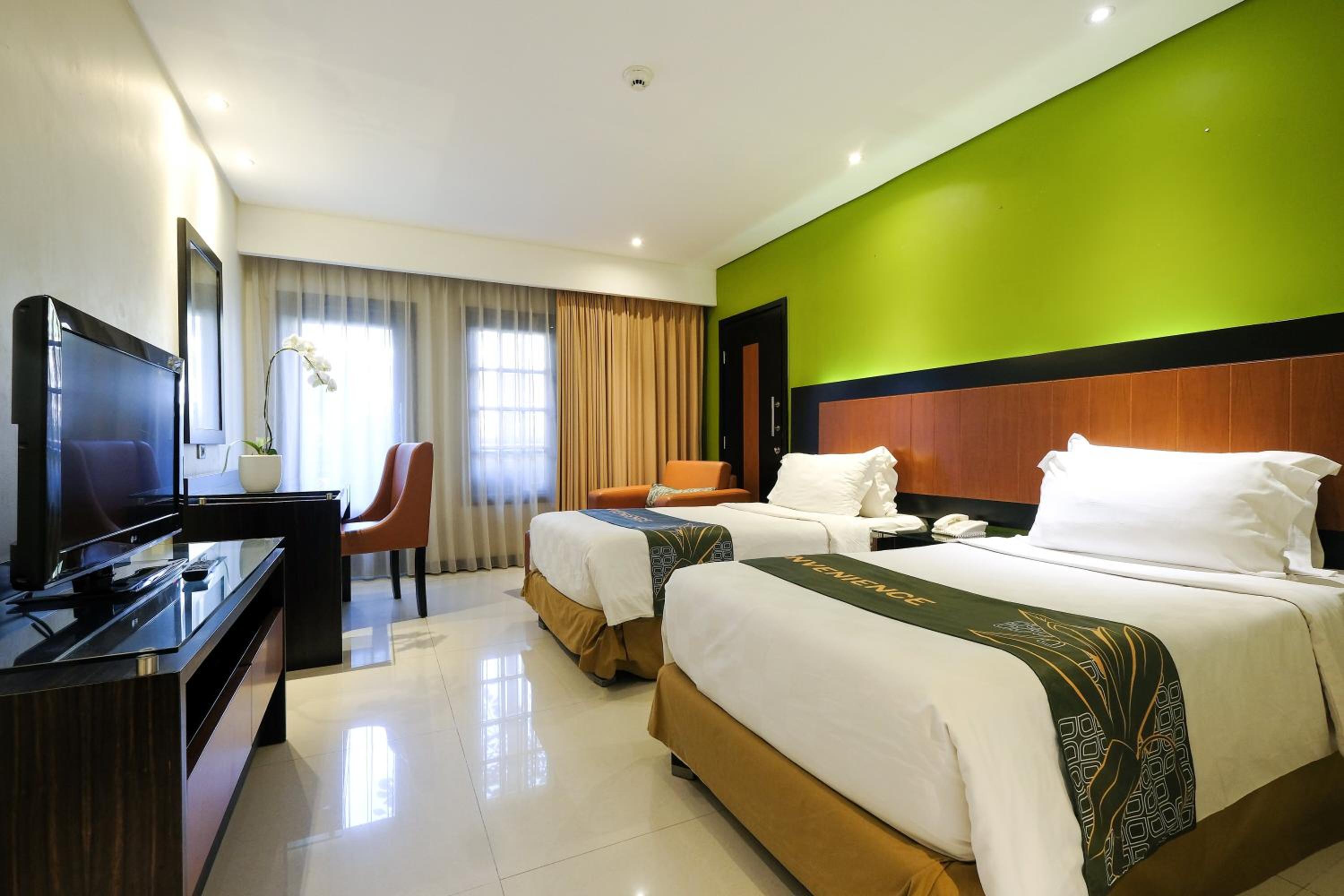 Deluxe Twin Room with Pool Access