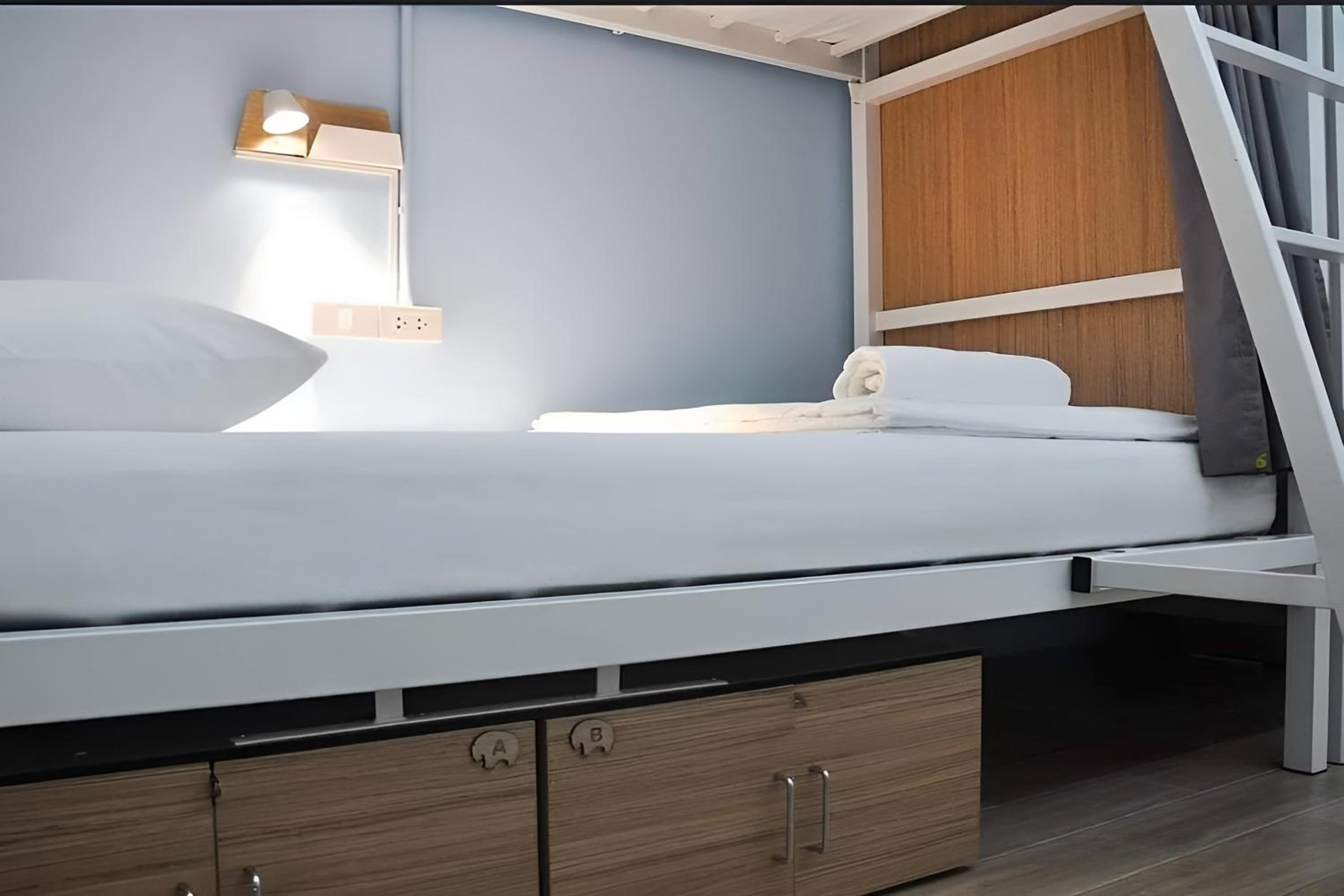 6-Bed Mixed Dormitory Room photo 2
