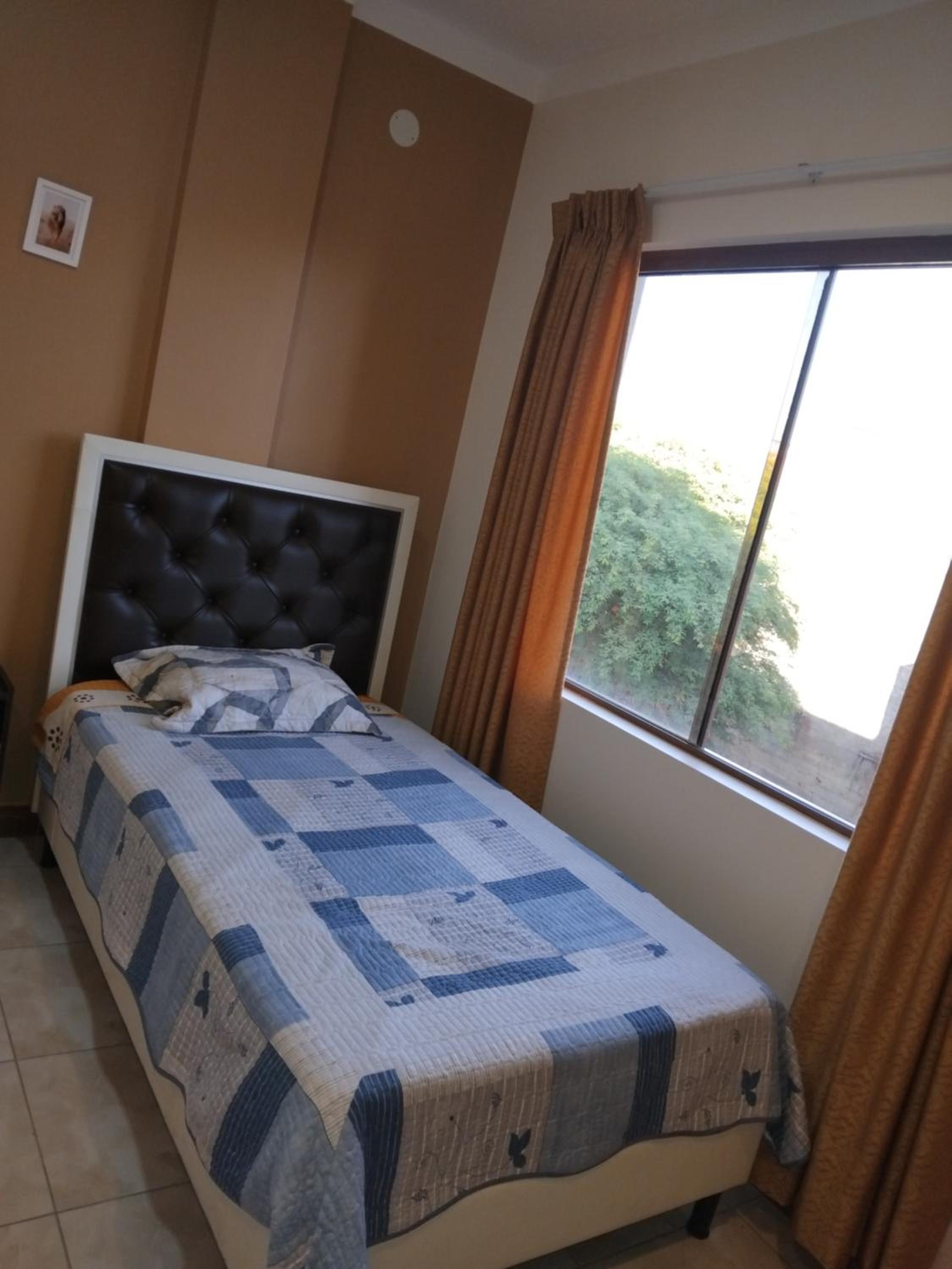 Single Room With Shared Bathroom photo 3