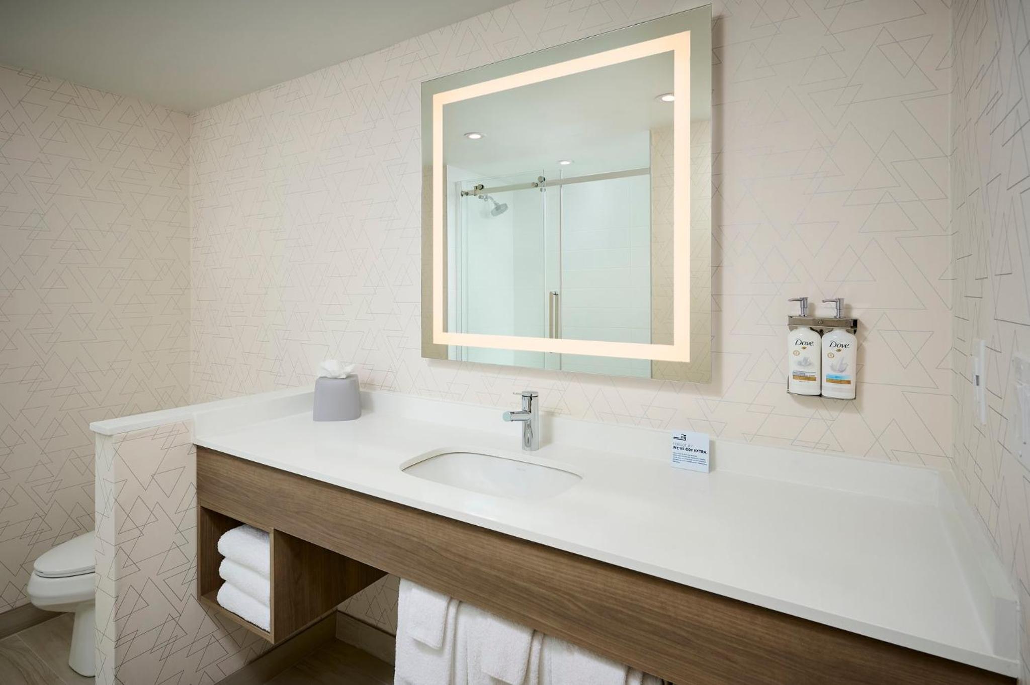 Queen Room with Two Queen Beds - Hearing Accessible/Non-Smoking - Photo 5