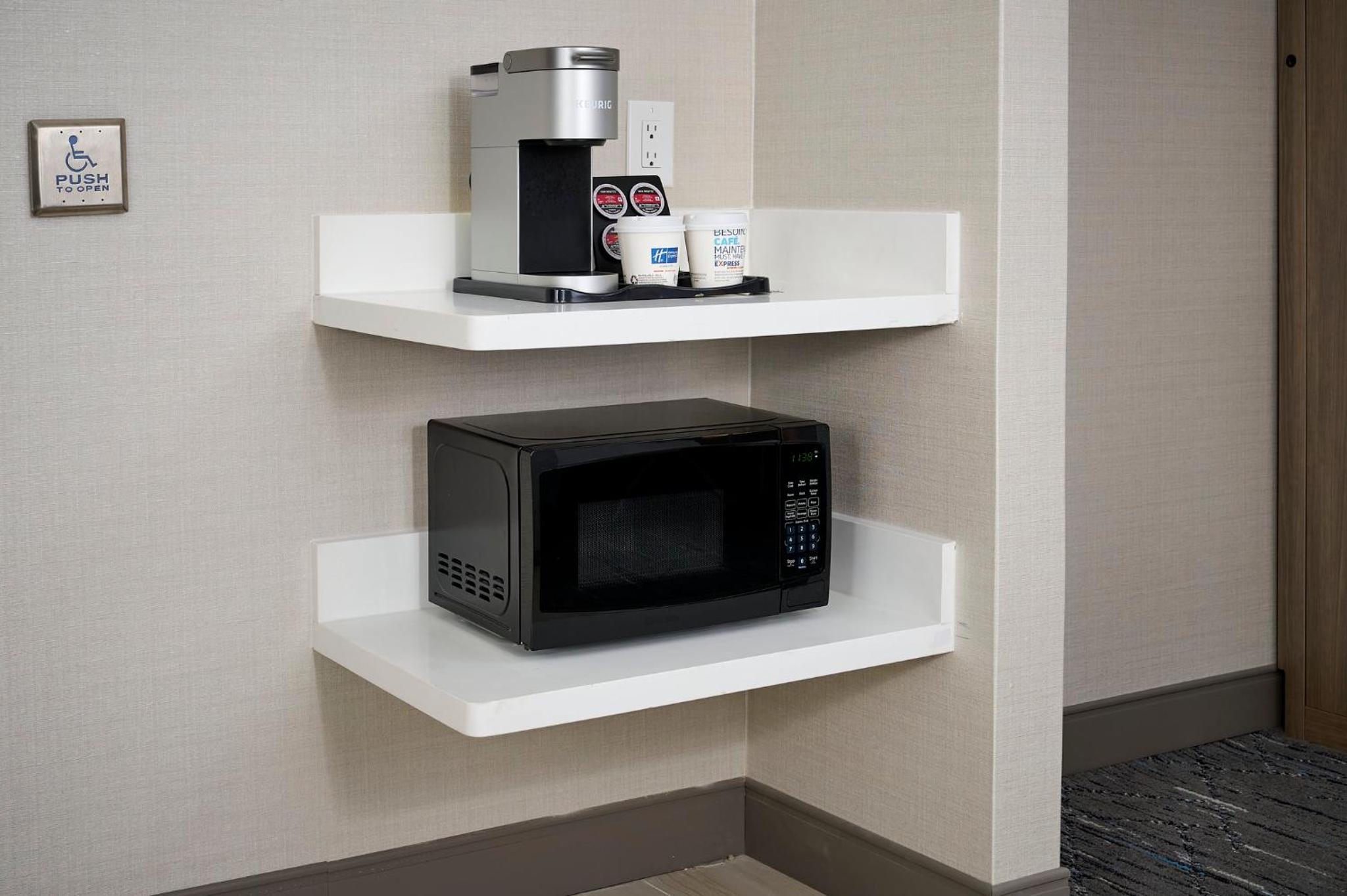 Standard King Room - Communications Accessible - Photo 5