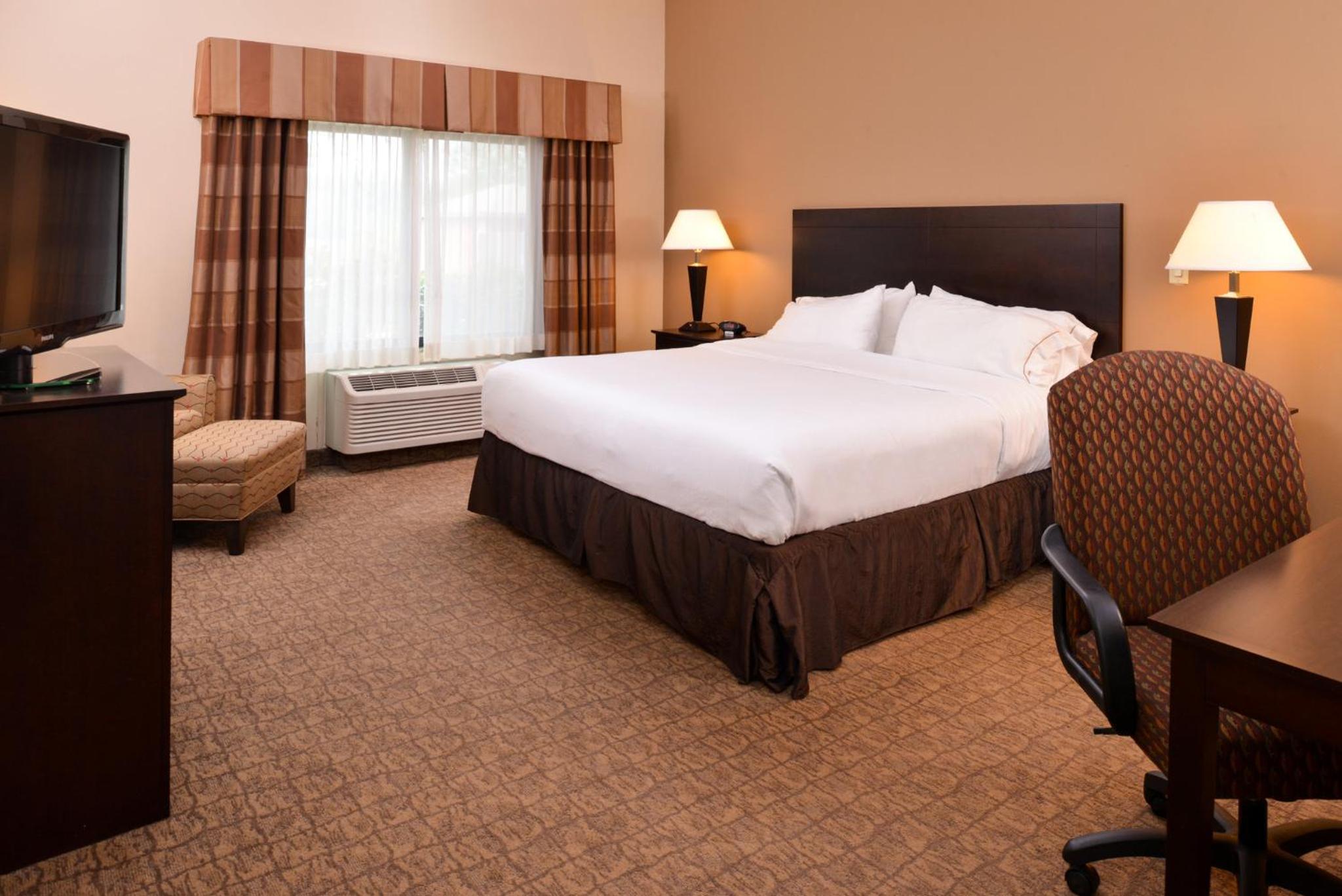 Suite - Mobility Access/Hearing Accessible - Photo 8
