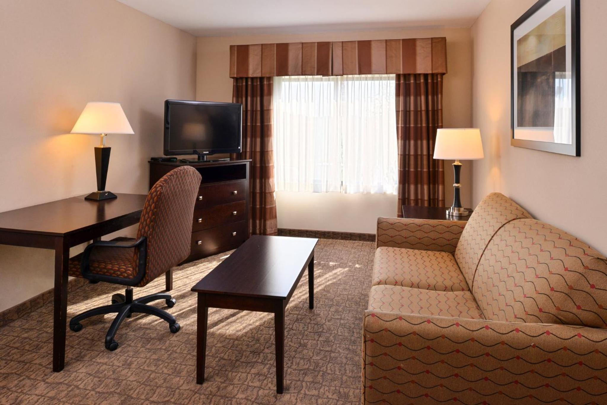 Suite - Mobility Access/Hearing Accessible - Photo 7