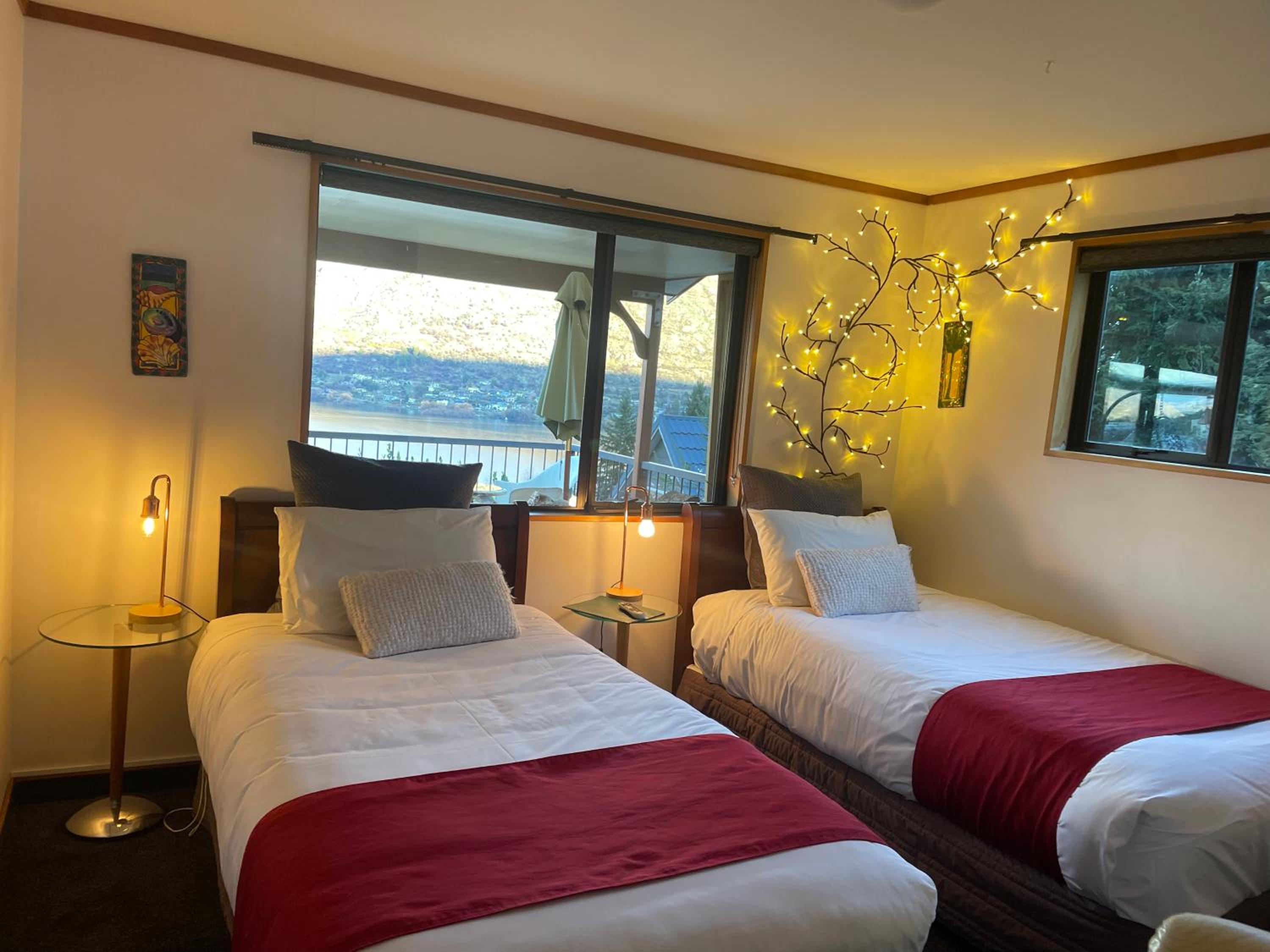 Standard Twin Room with Shared Bathroom