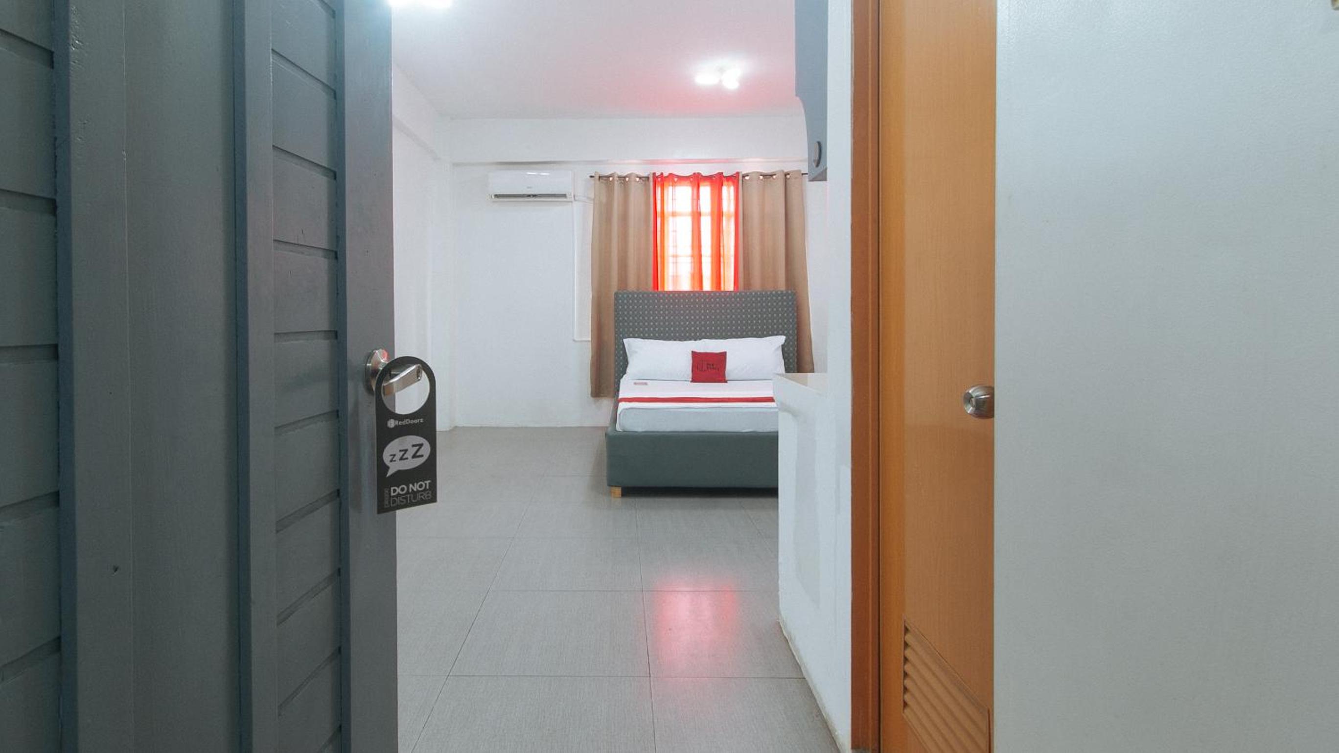 Deluxe Room - Photo 9
