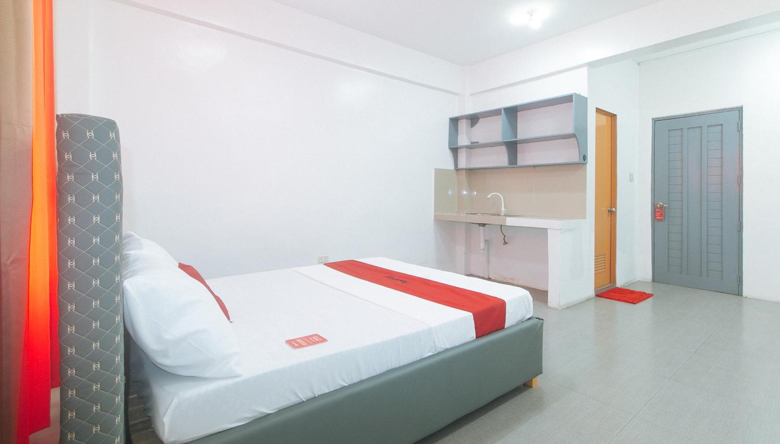 Deluxe Room - Photo 5