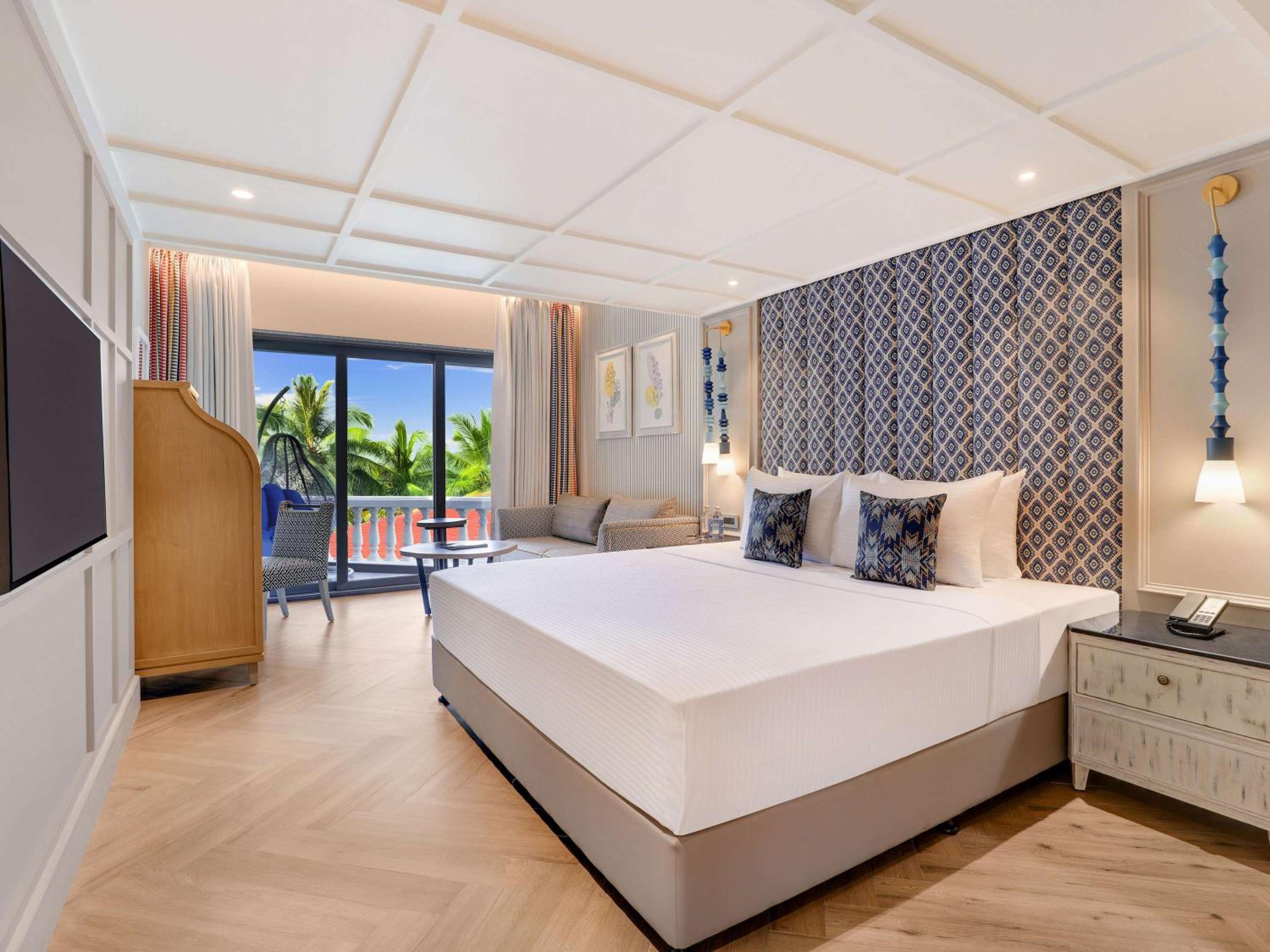 Deluxe King Room with Balcony - Beer Bucket 4 on arrival, INR 1000 SPA Credit, 15% Discount on Food & Beverages