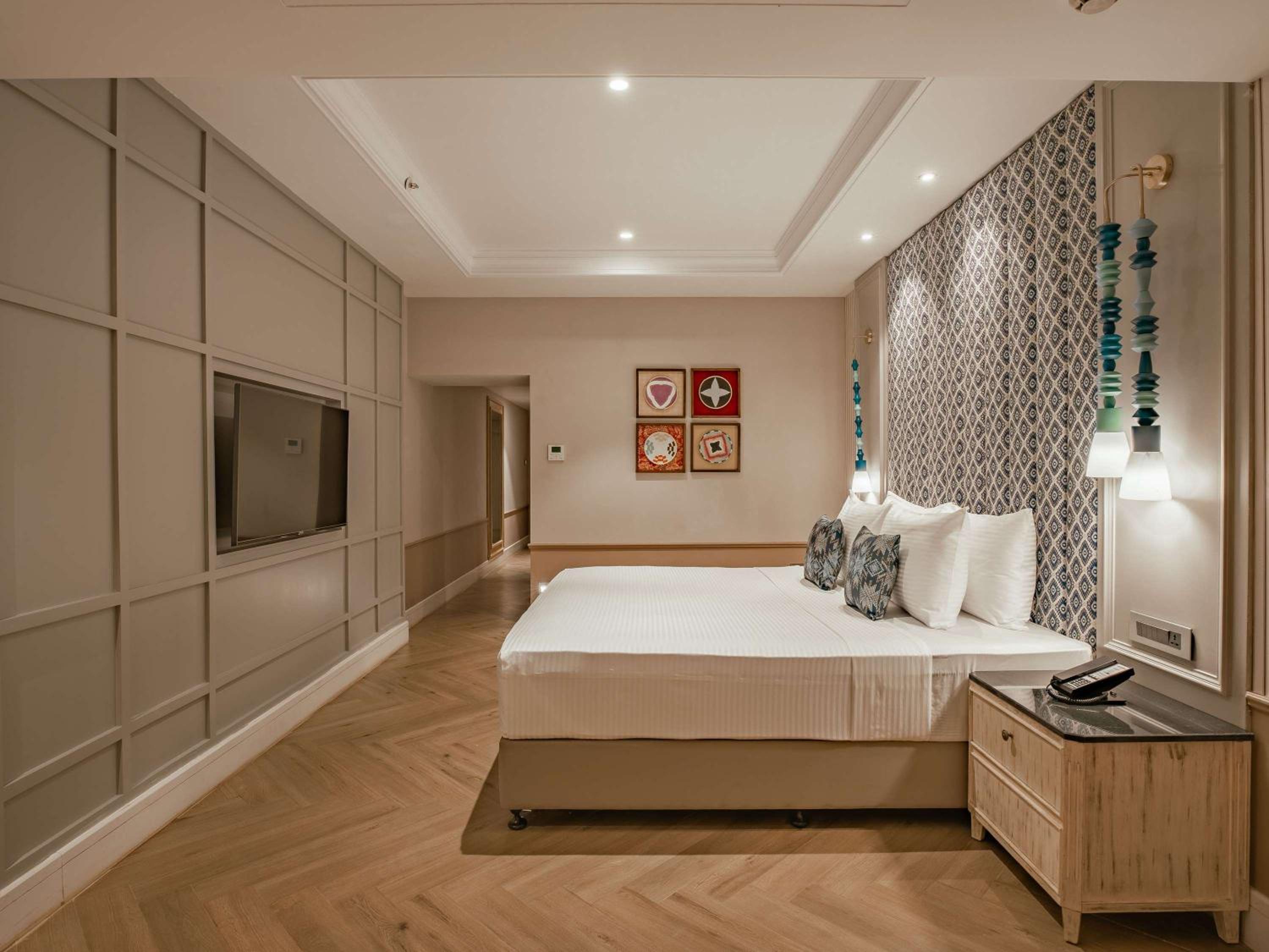 Club Room with Balcony, bathtub and private plunge Pool - Beer Bucket 4 on arrival, INR 1000 SPA Credit, 15% Discount on Food & Beverages