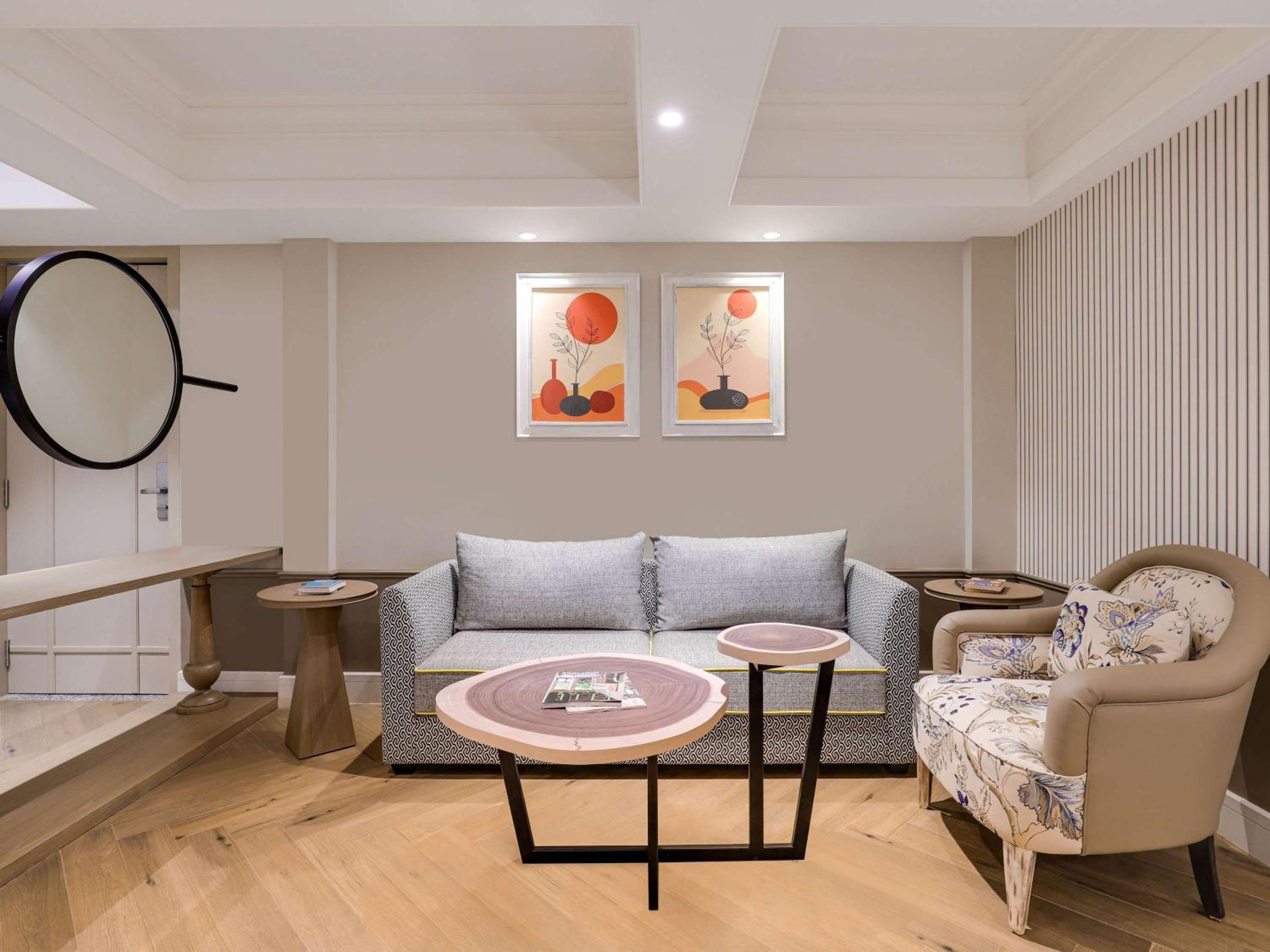 Premium Twin Room with Bath Tub and Balcony - - Beer Bucket 4 on arrival, INR 1000 SPA Credit, 15% Discount on Food & Beverages Premium Twin Room with Bath Tub and Balcony - - Beer Bucket 4 on arrival, INR 1000 SPA Credit, 15% Discount on Food & Beverages