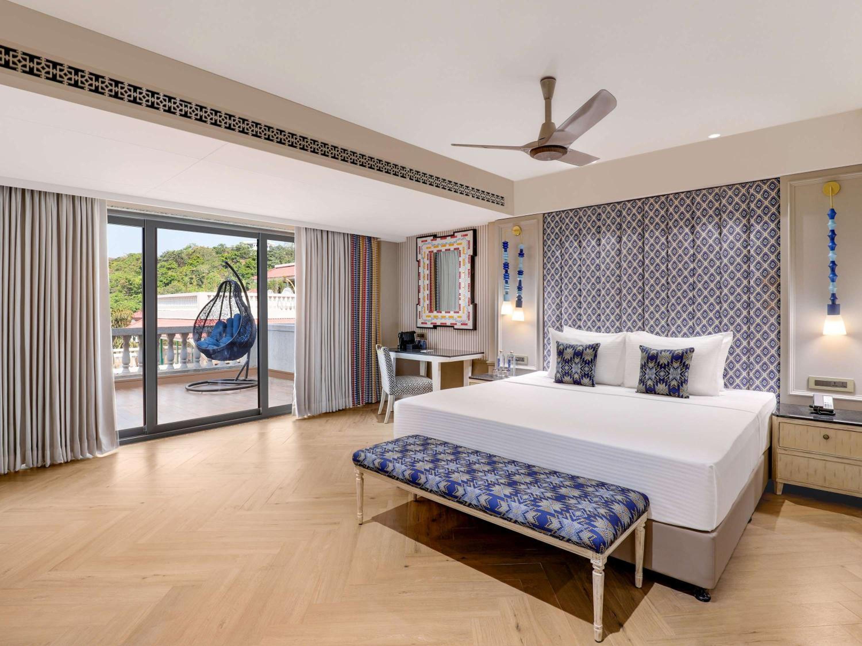 Luxury Suite with Balcony, bathtub and private jacuzzi - - Beer Bucket 4 on arrival, INR 1000 SPA Credit, 15% Discount on Food & Beverages