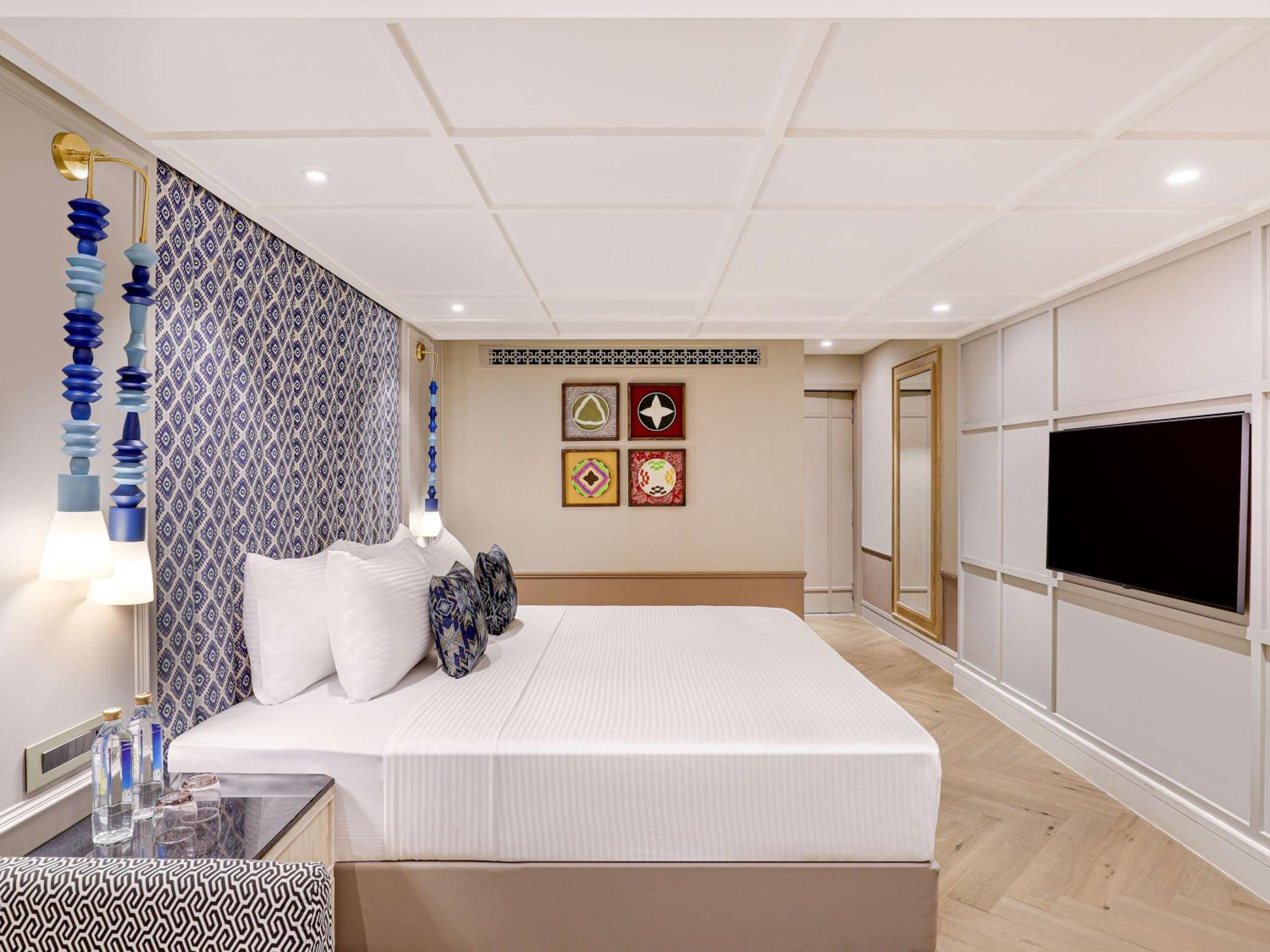 Deluxe King Room with Balcony – Beer Bucket 4 on arrival, INR 1000 SPA Credit, 15% Discount on Food & Beverages