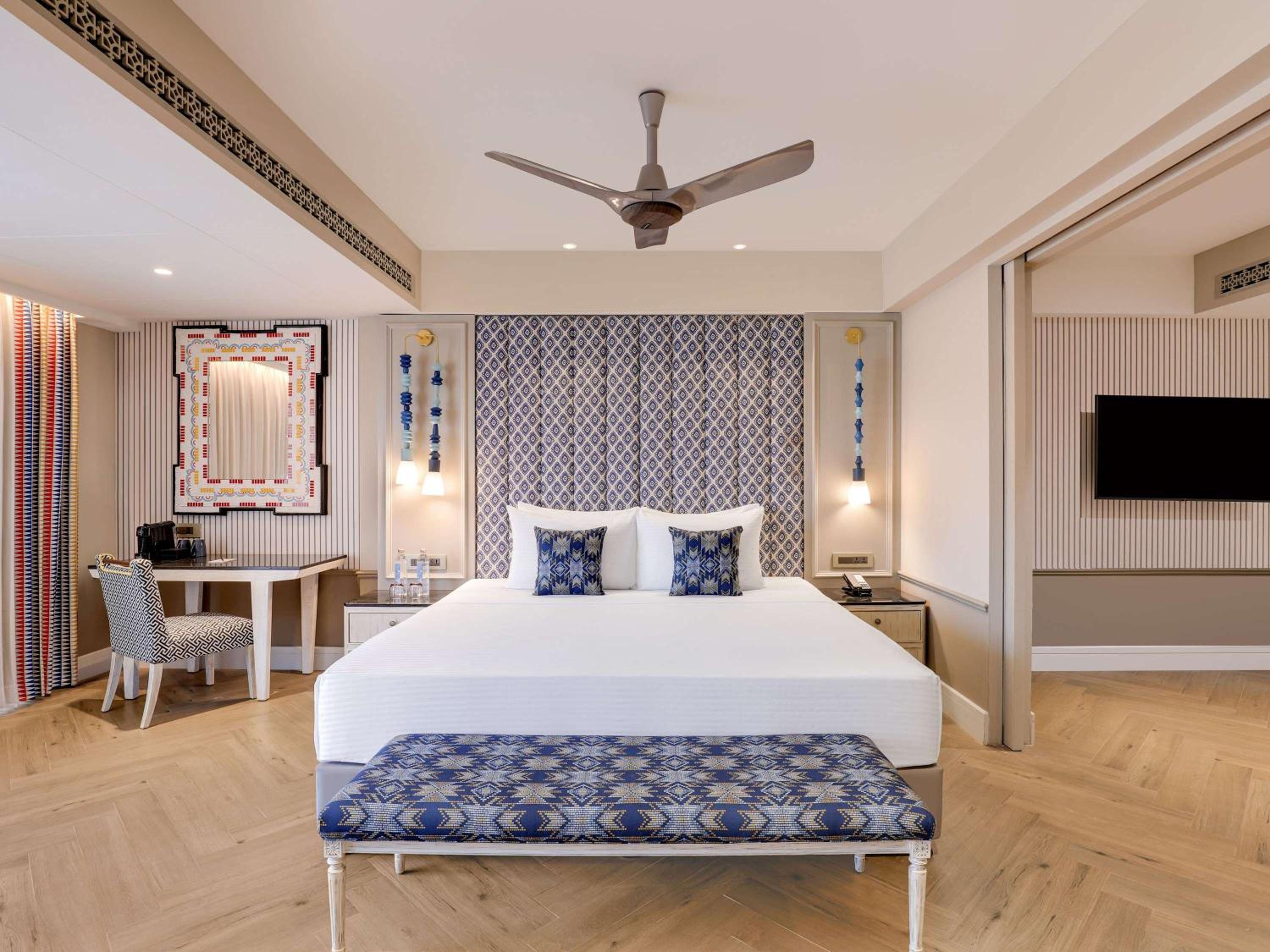 Luxury Suite with Balcony, bathtub and private jacuzzi -  - Beer Bucket 4 on arrival, INR 1000 SPA Credit, 15% Discount on Food & Beverages