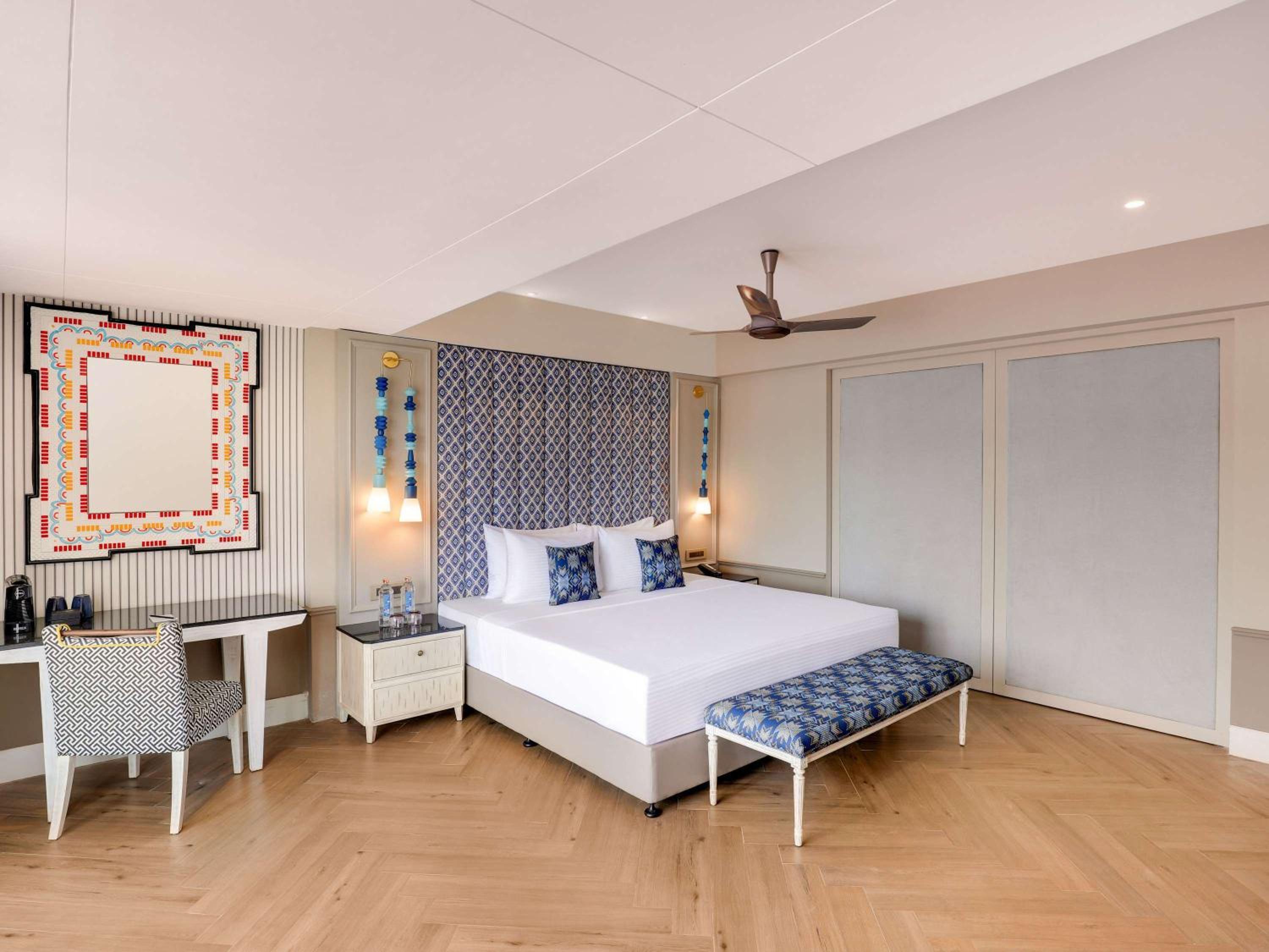 Luxury Suite with Balcony, bathtub and private jacuzzi – – Beer Bucket 4 on arrival, INR 1000 SPA Credit, 15% Discount on Food & Beverages