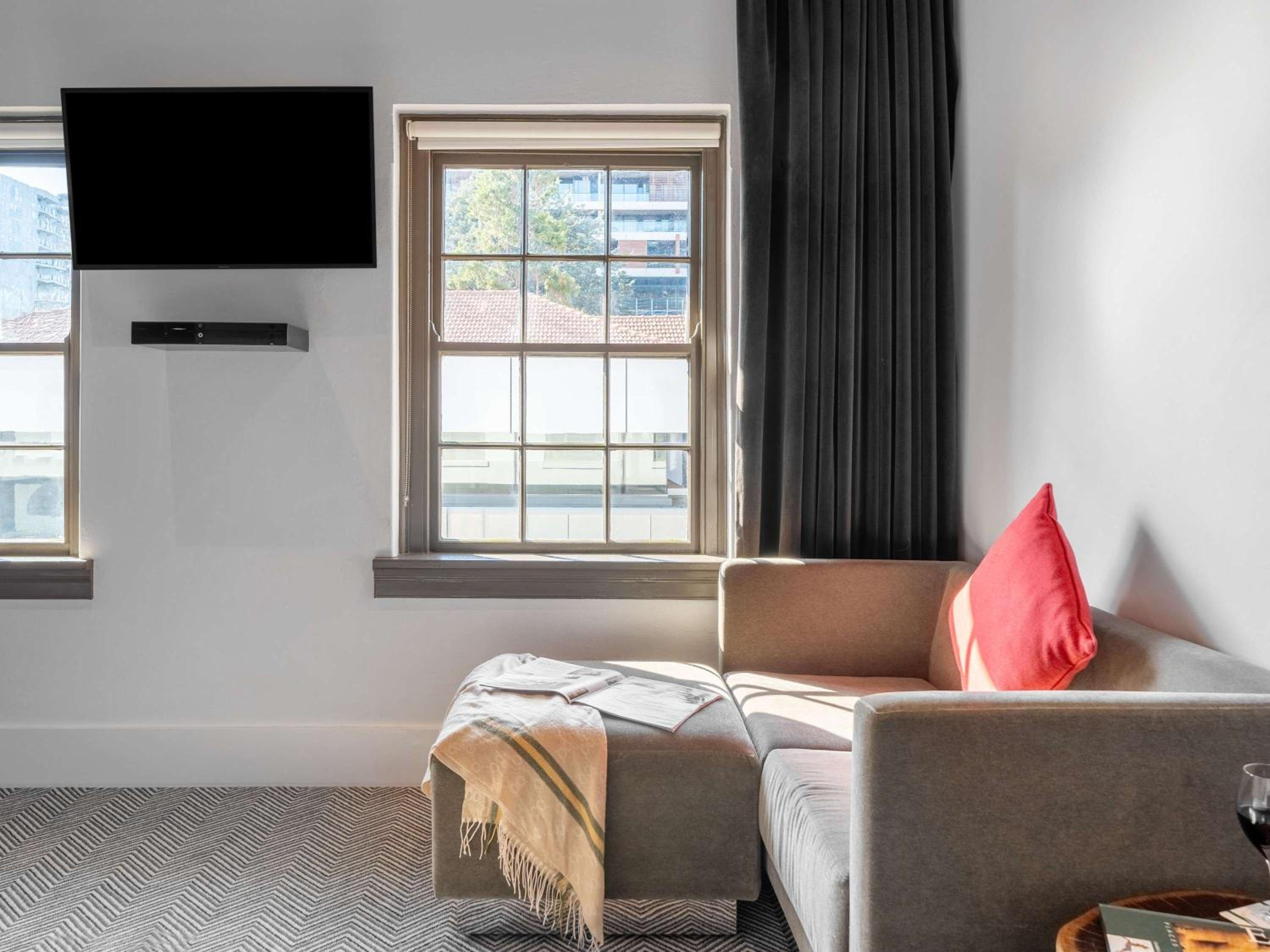 Superior King Room - Photo 3