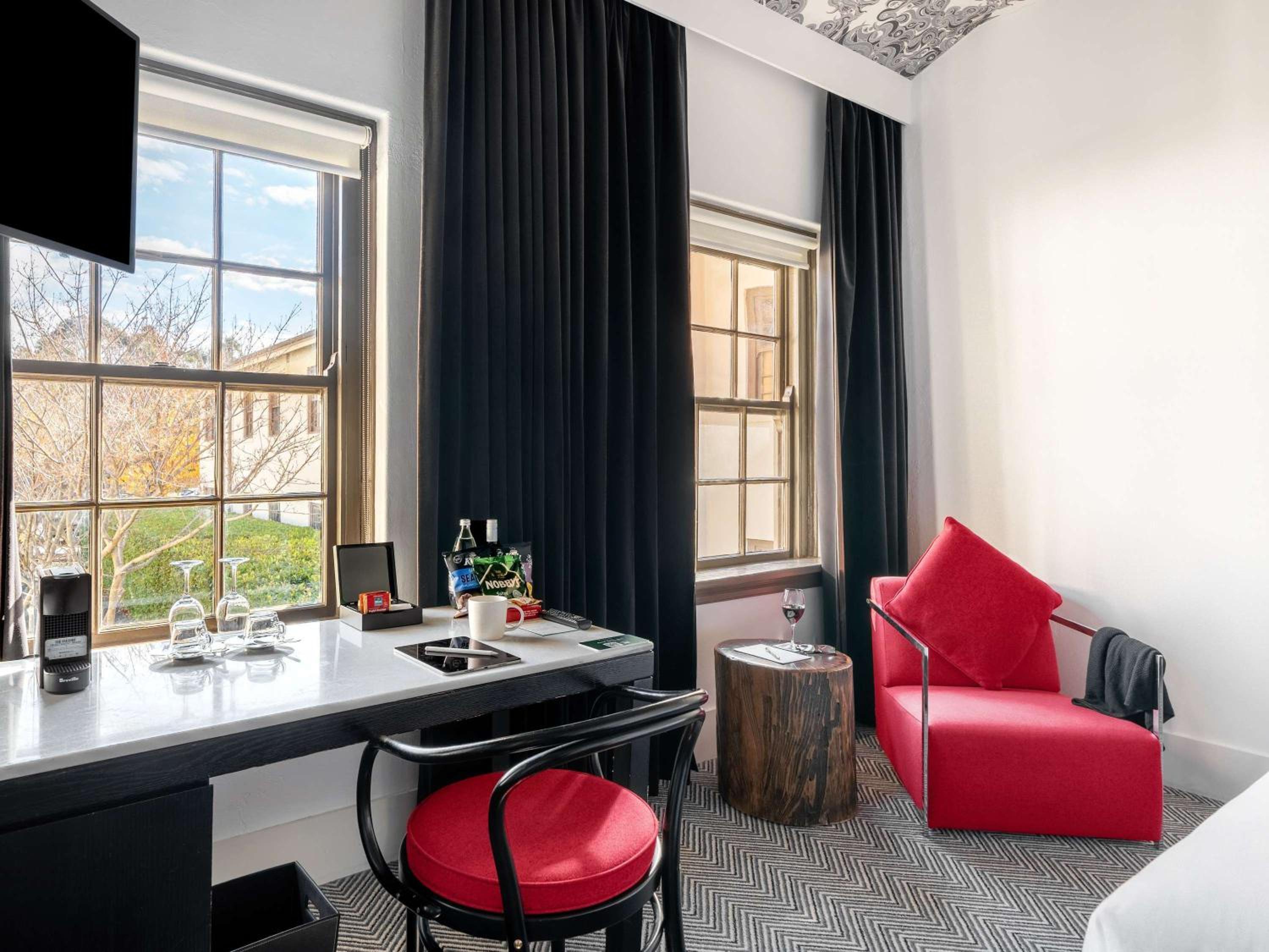 Standard Room with 1 Queen Bed - Photo 2
