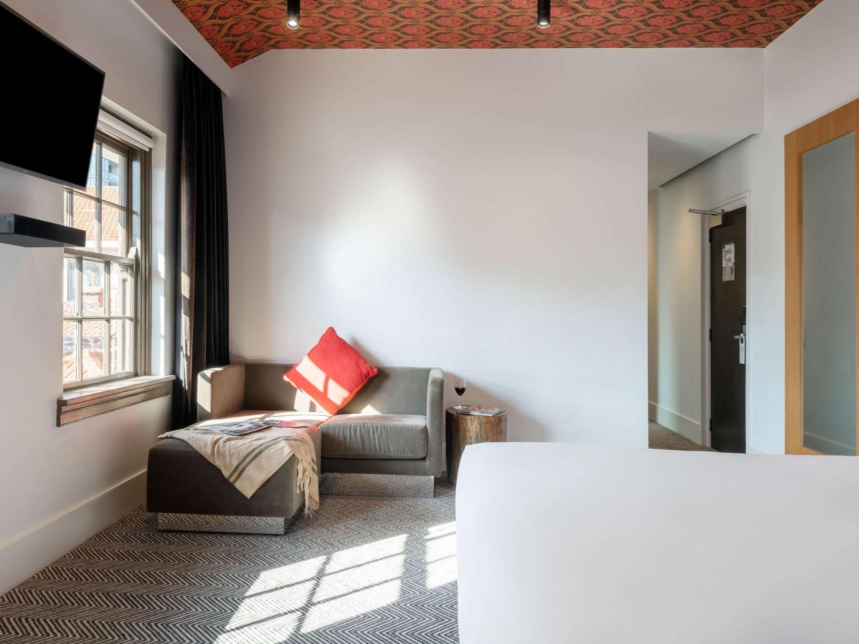 Superior King Room - Photo 7