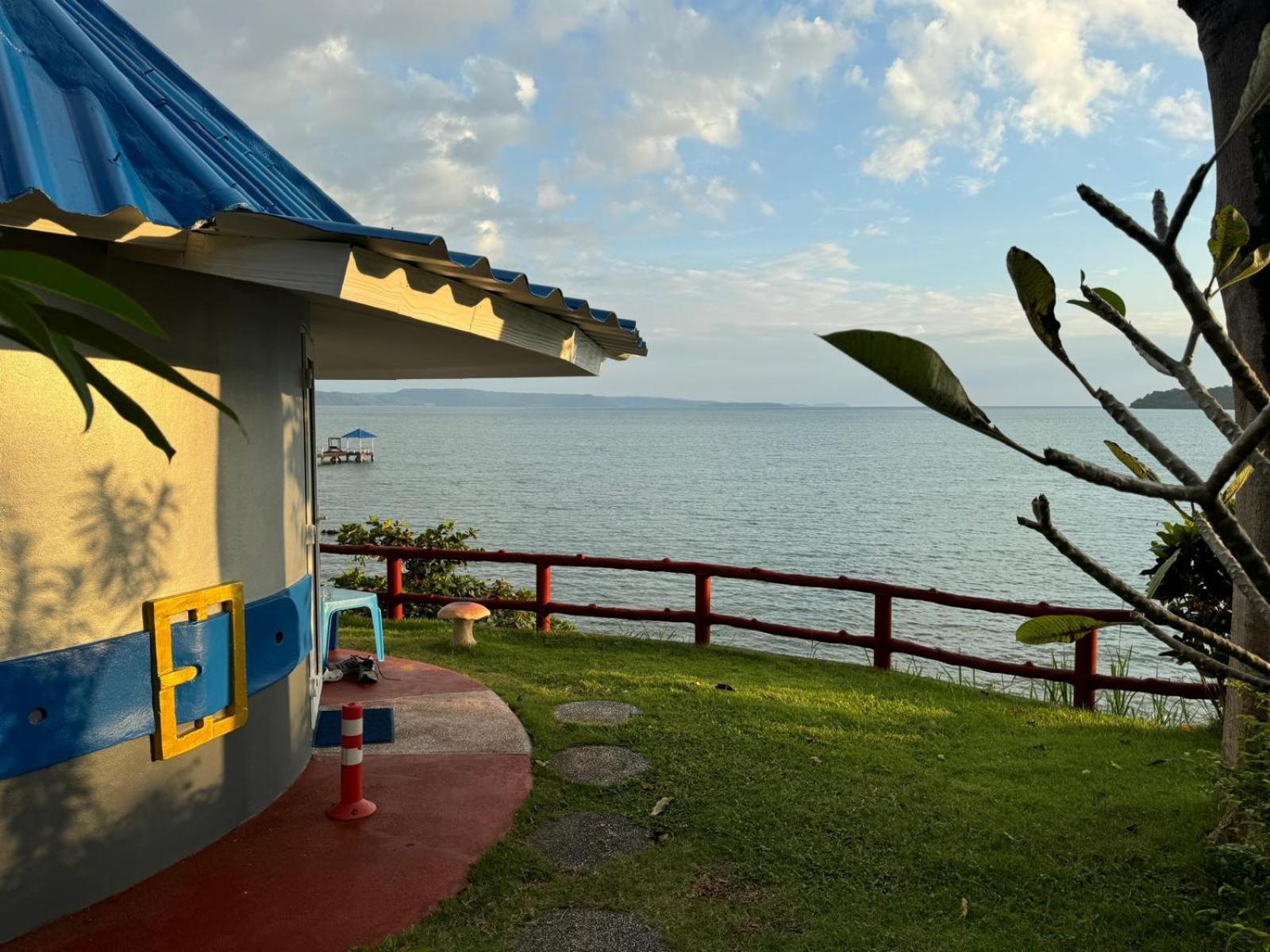 Bungalow with Sea View photo 3