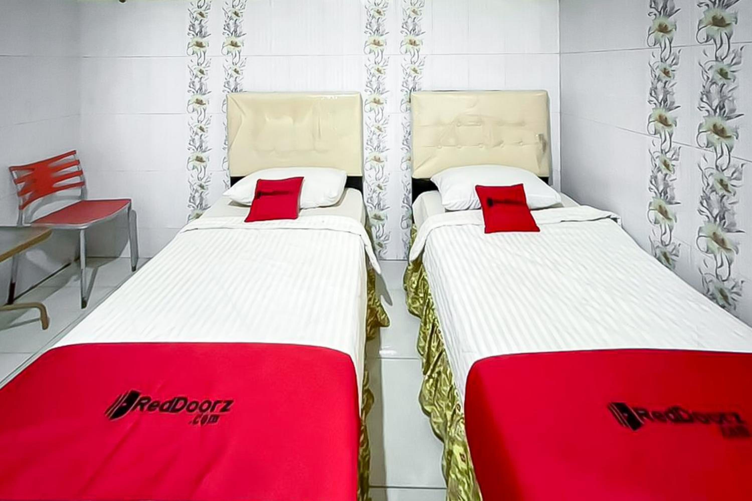 Standard Twin Room - Photo 3