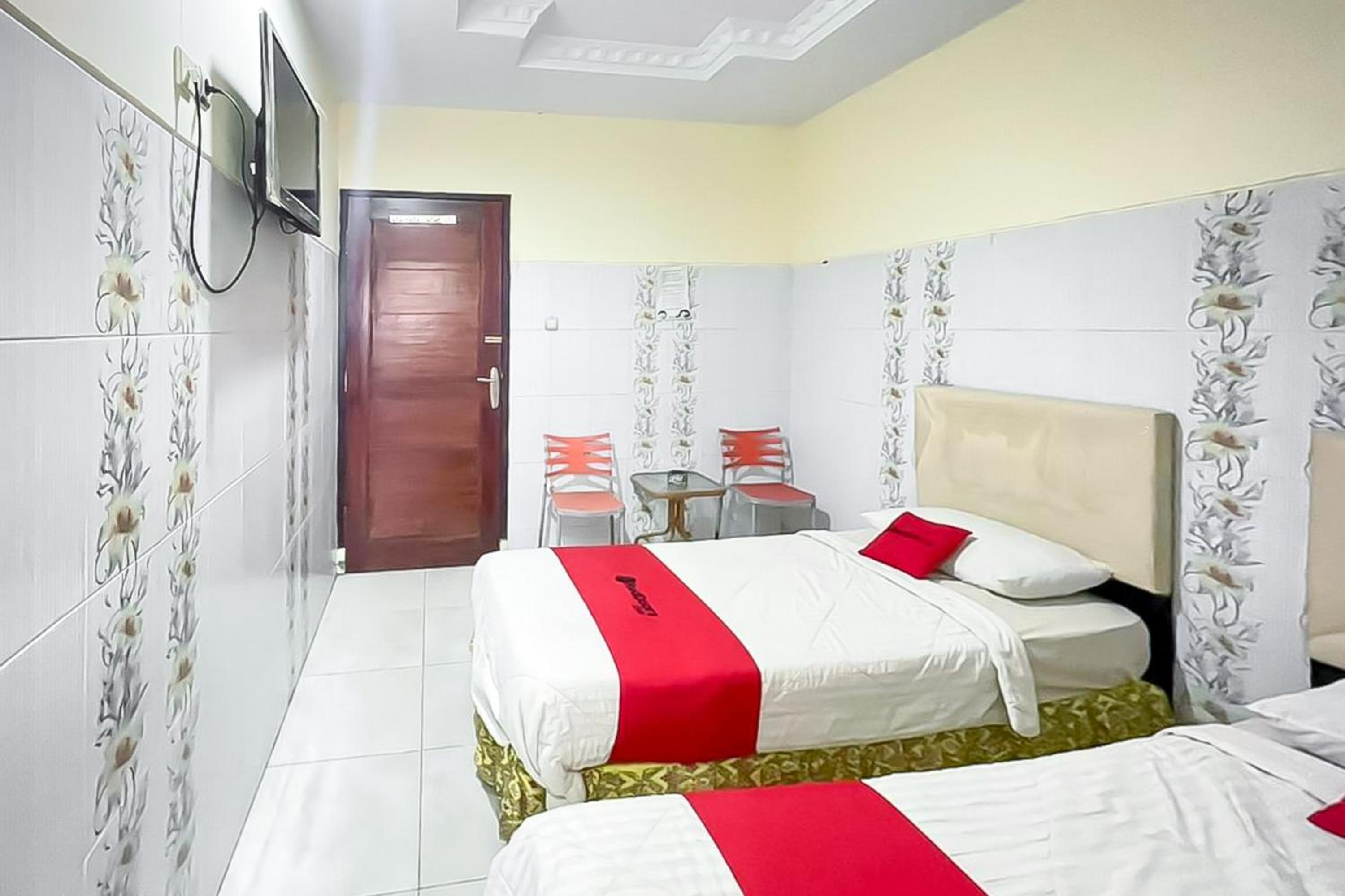 Standard Twin Room - Photo 1