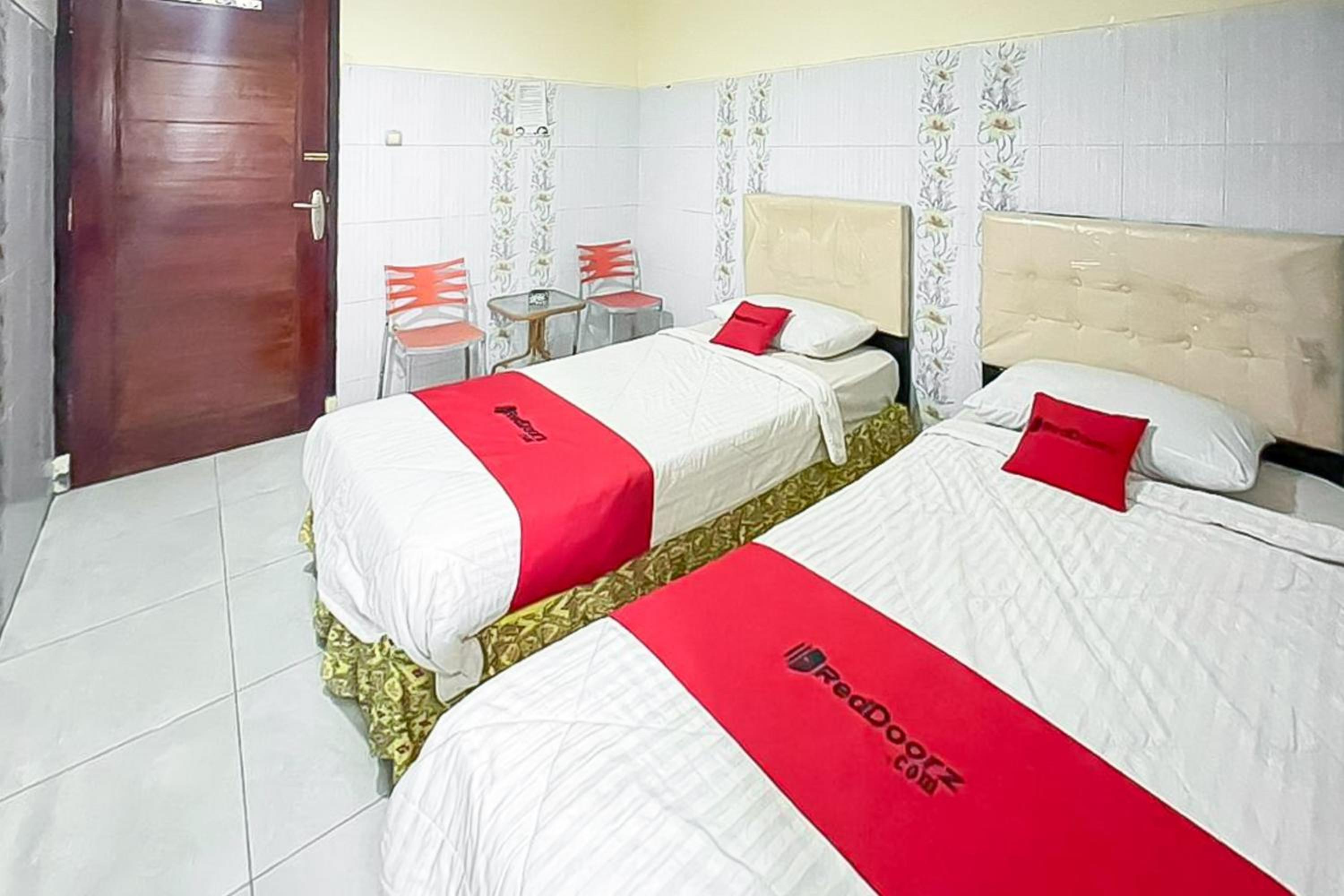 Standard Twin Room - Photo 6