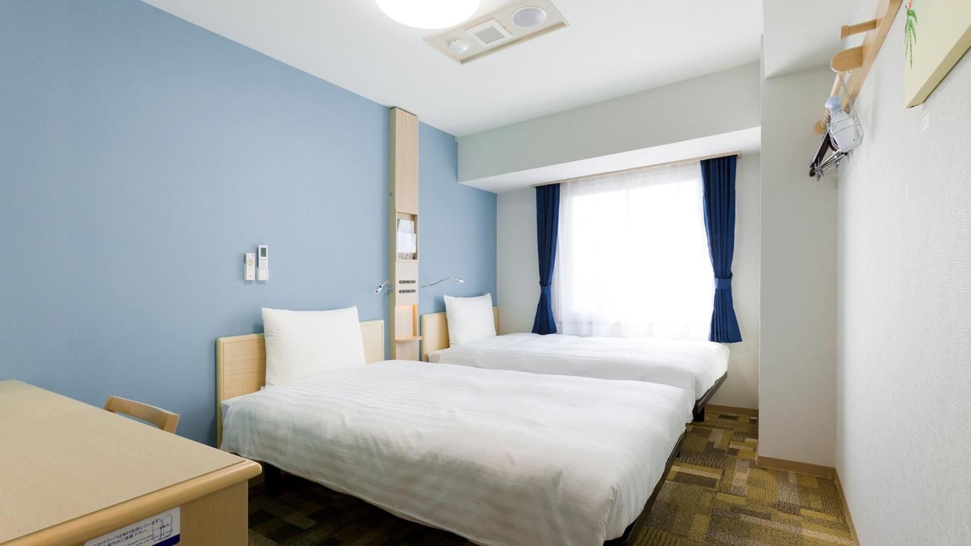 Twin Room - Non-Smoking photo 1