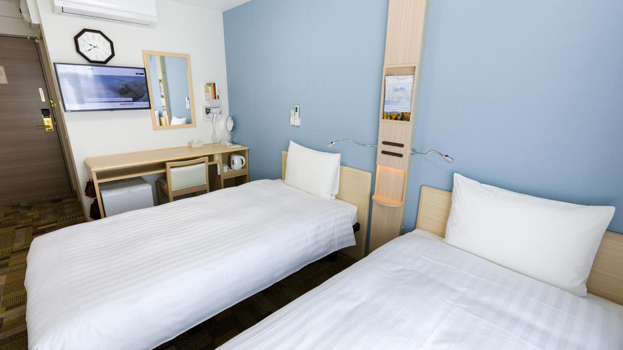 Twin Room - Non-Smoking photo 2
