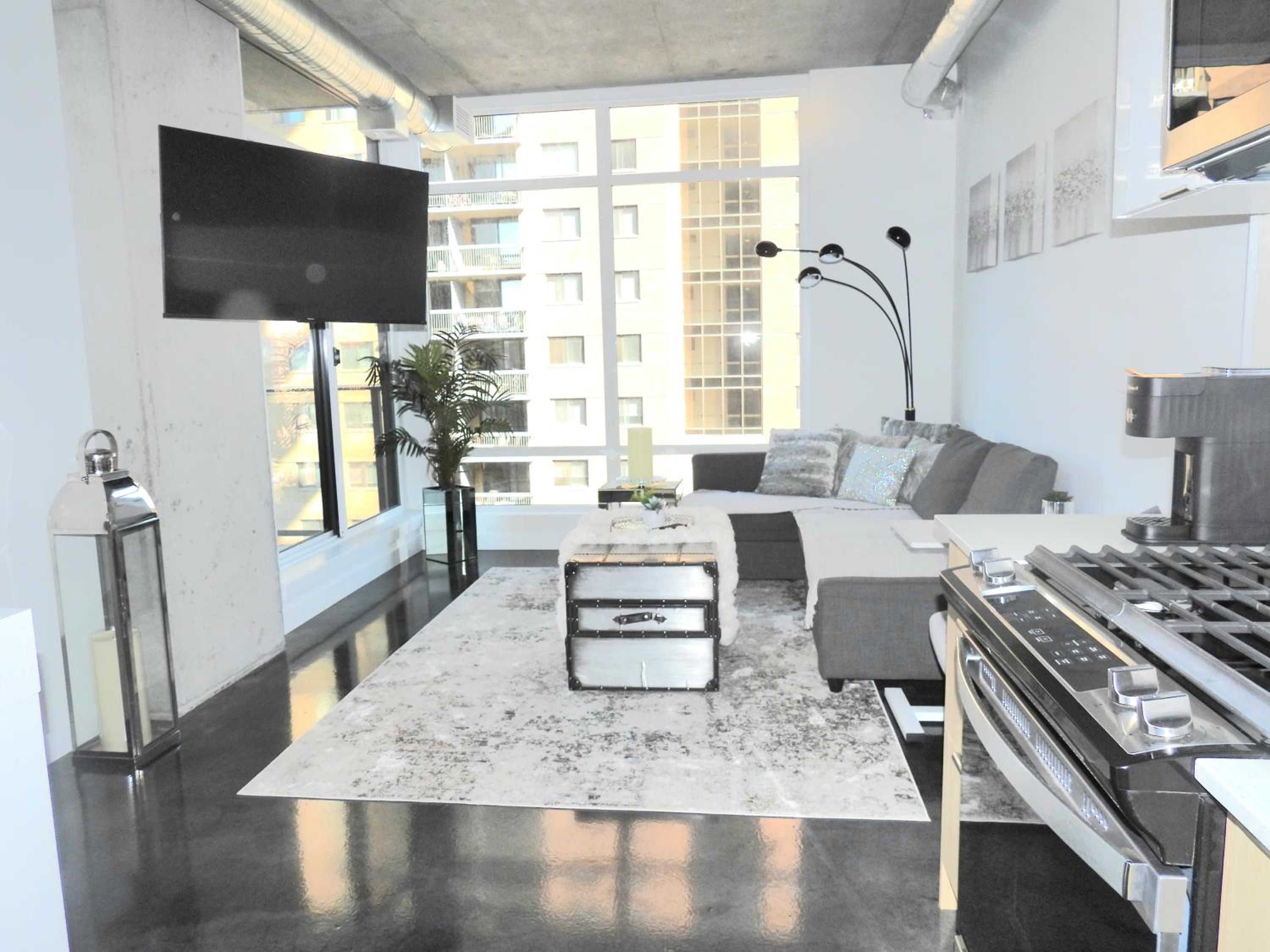 One-Bedroom Apartment photo 1