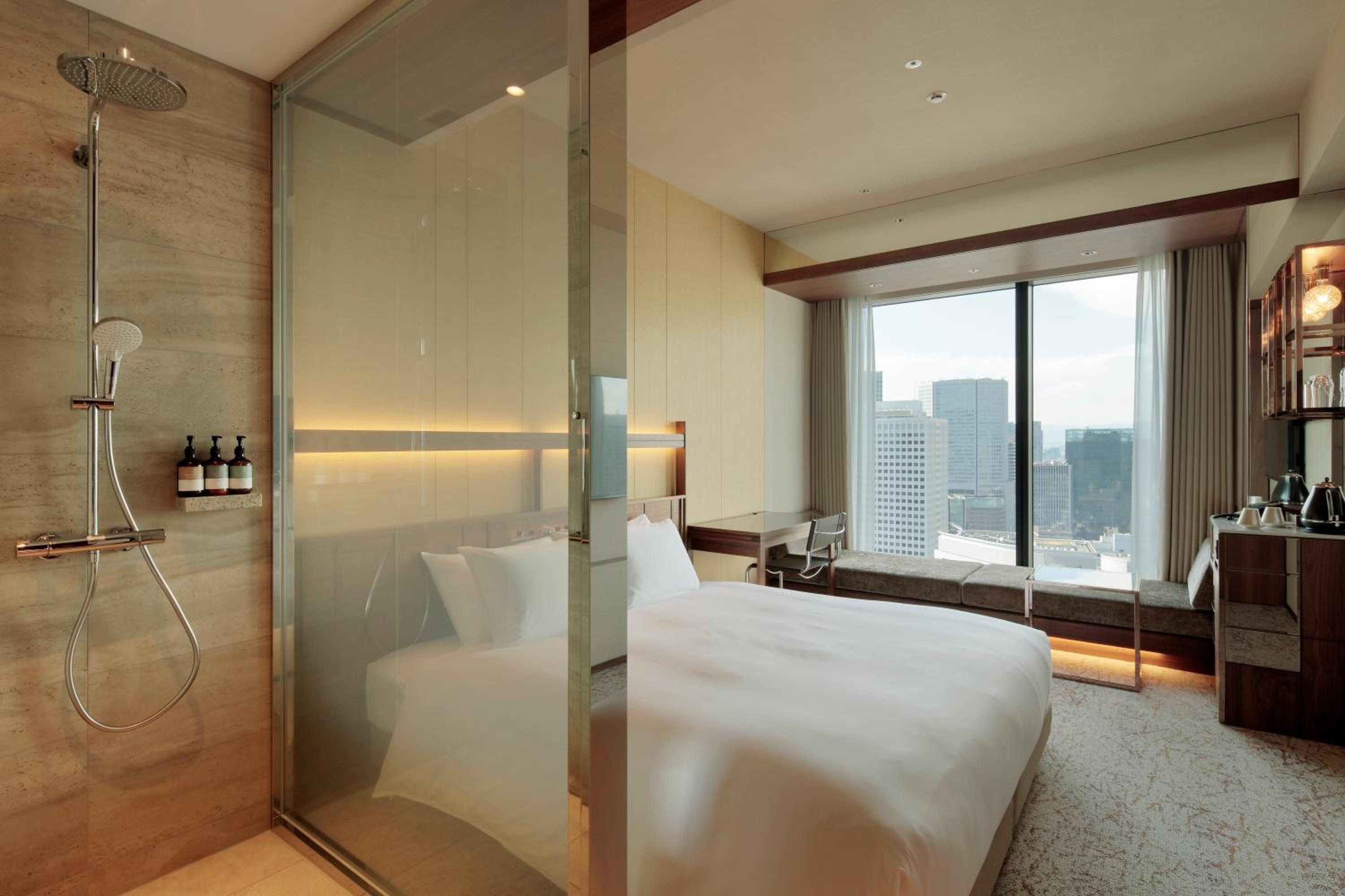 Deluxe King Room - Non-Smoking - Photo 9