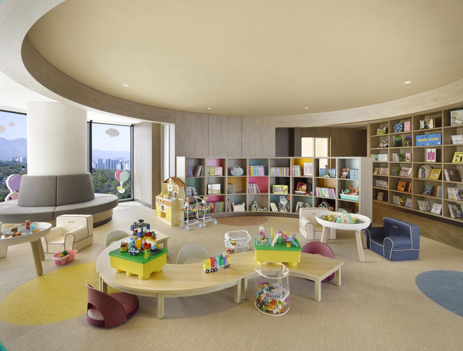 [Family Getaway Offer] Family Club Premier King Ocean View with Breakfast for 2 Adults and 2 Kids + Family Lounge Access (non-alcohol beverage service available) - Photo 2