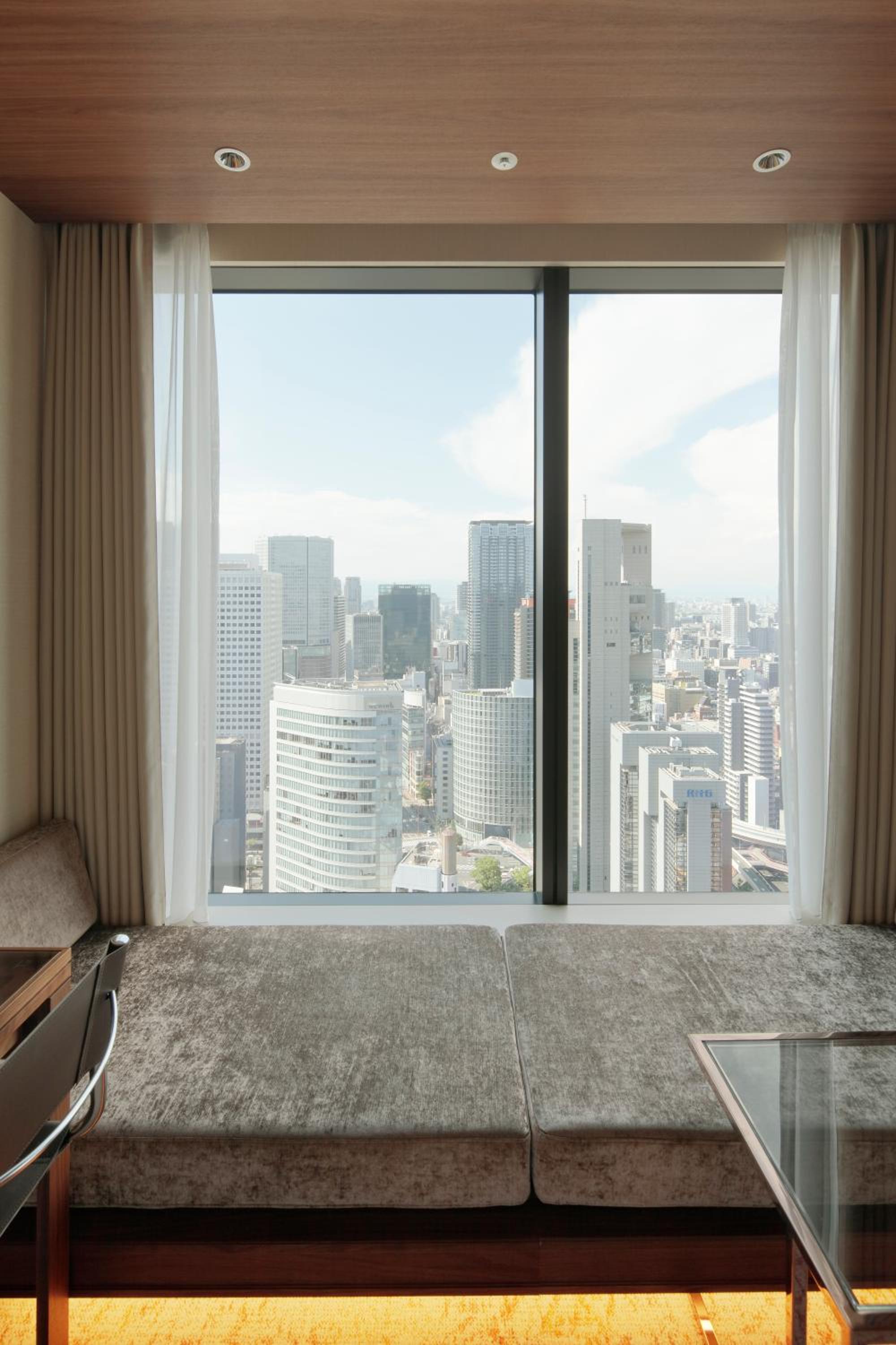 Deluxe King Room - Non-Smoking - Photo 8