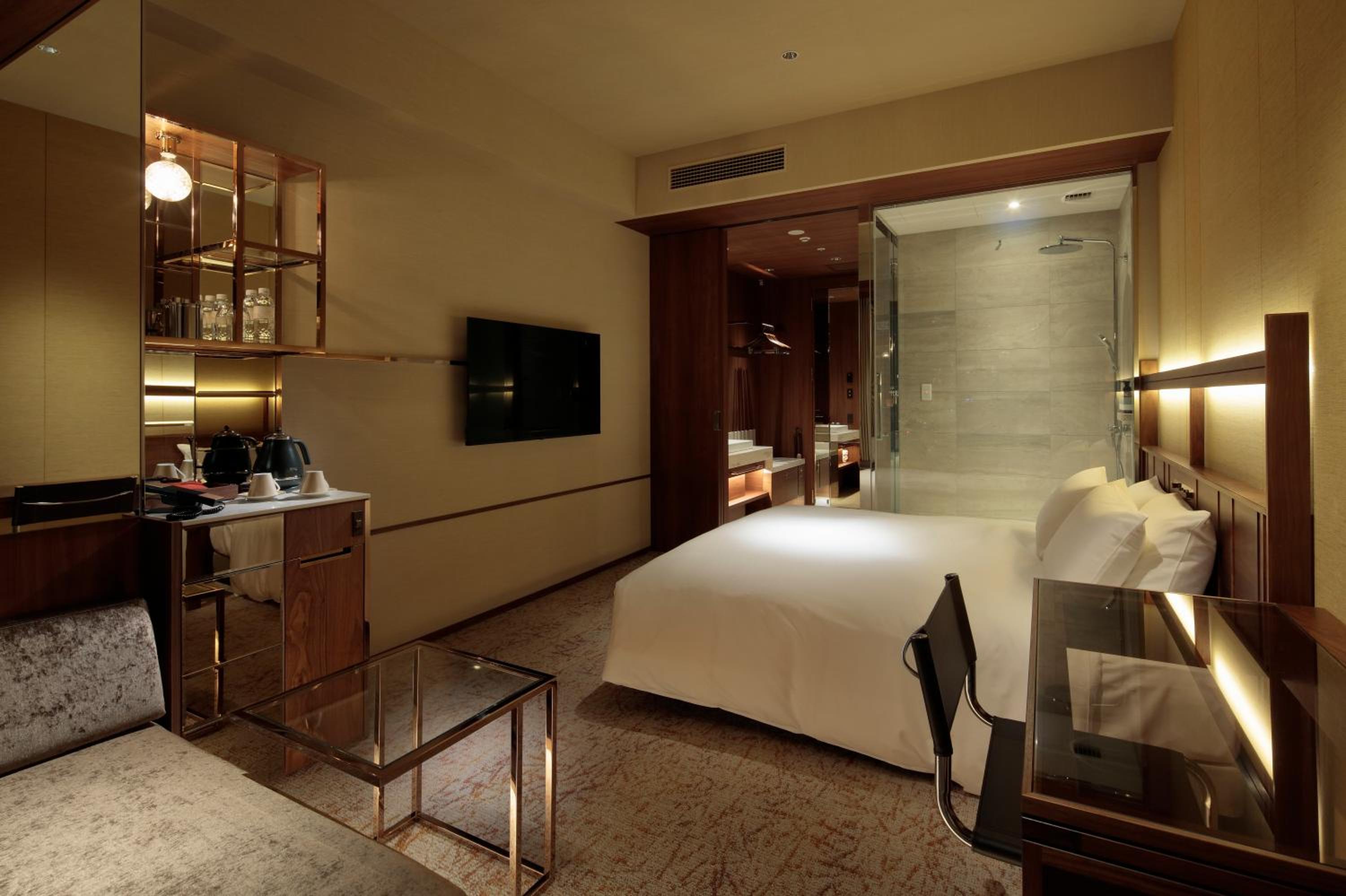 Deluxe King Room - Non-Smoking - Photo 5