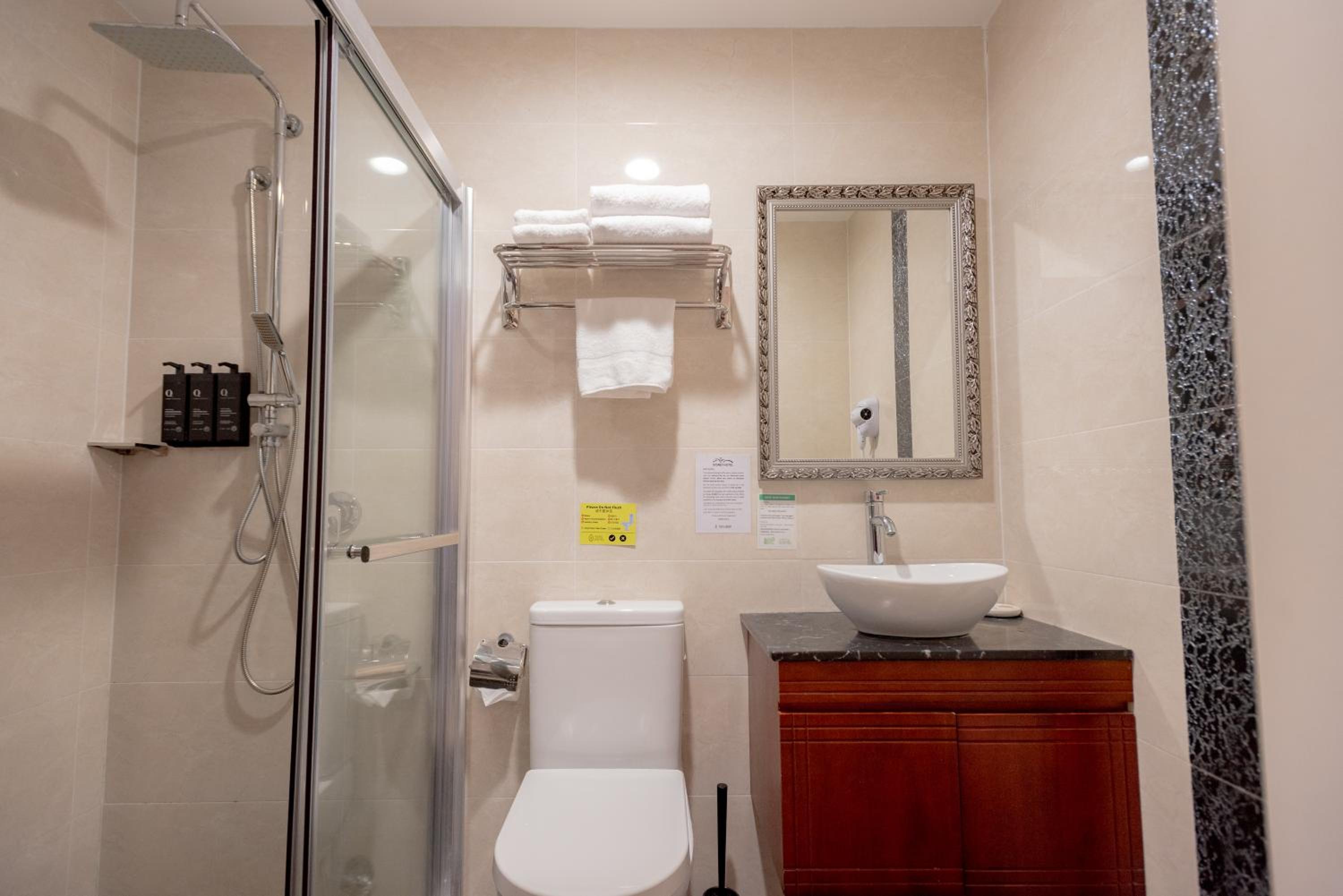 Budget Double Room (Weekly Housekeeping) photo 3
