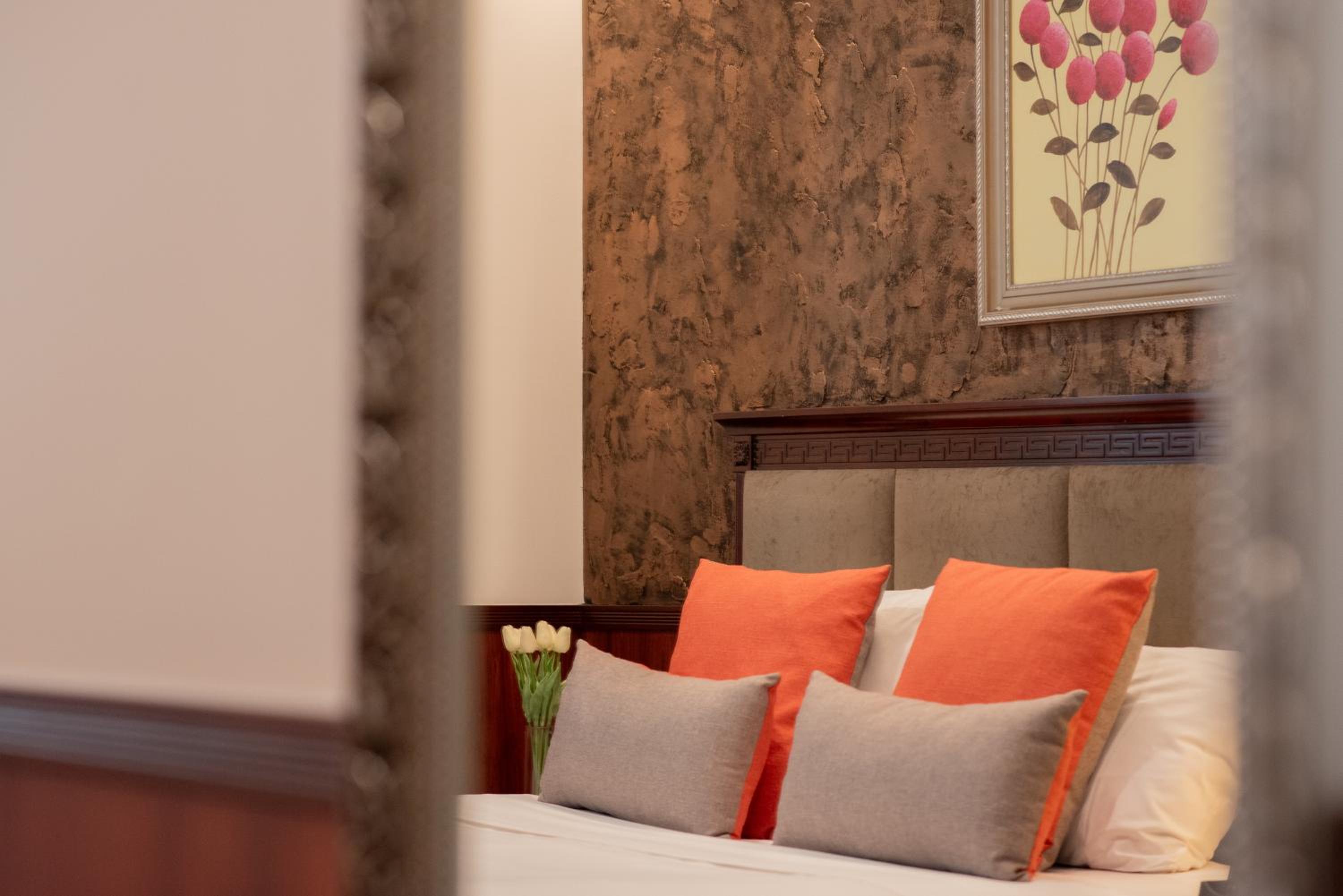 Queen Room photo 3