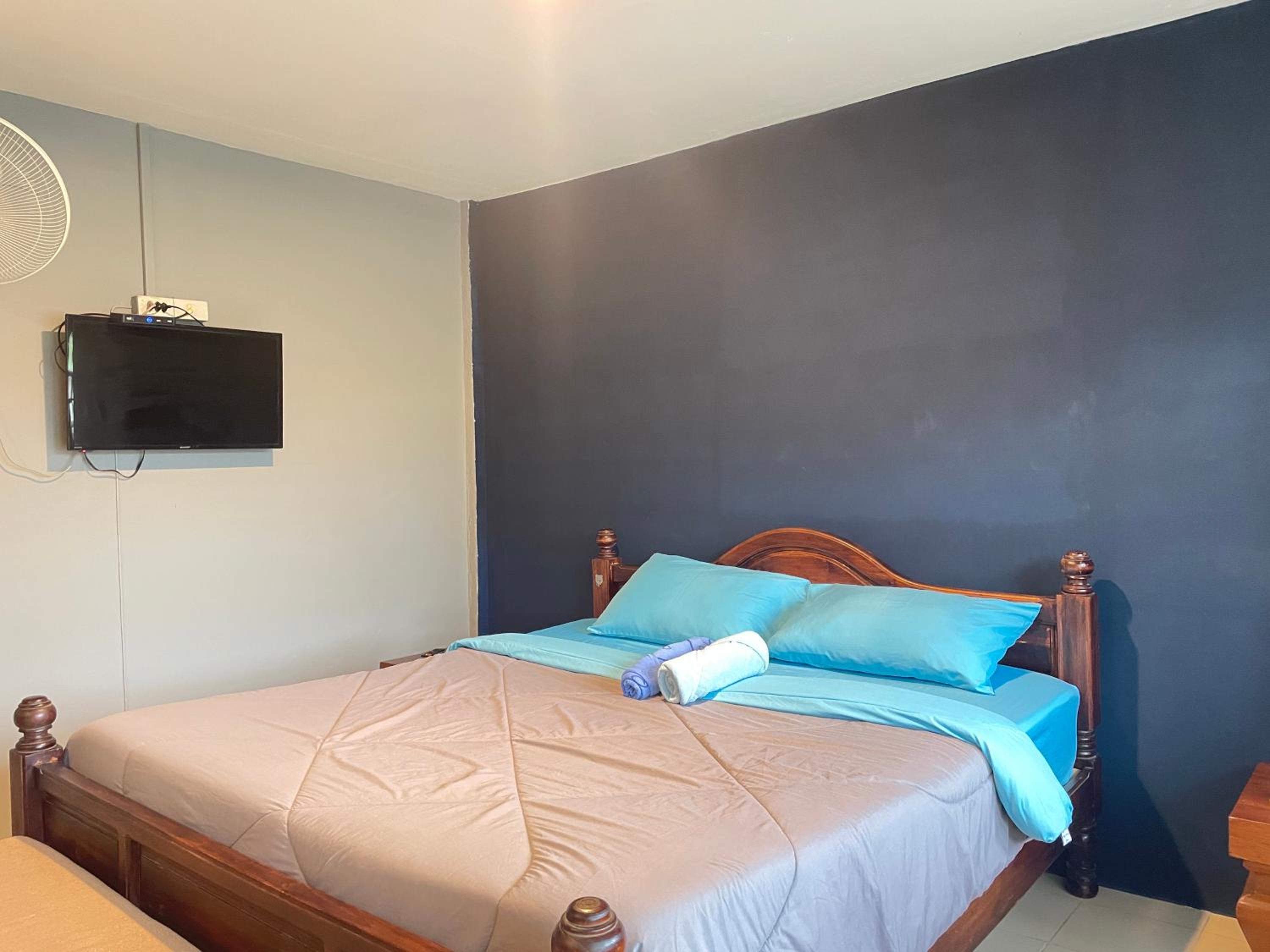 Double Room with Balcony (2 Adults + 1 Child) photo 1