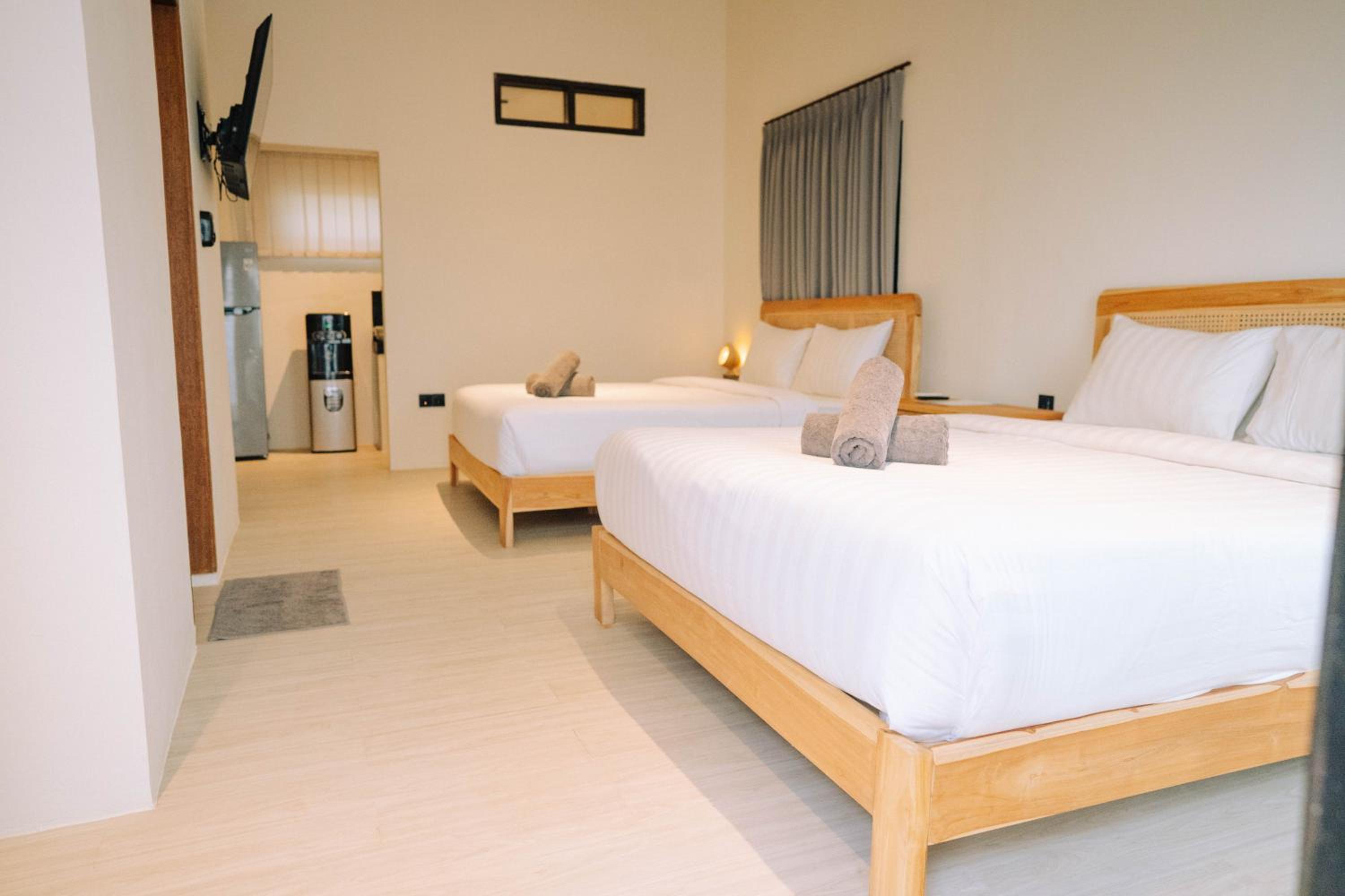 Family Studio with Private Kitchen (Two Queen Beds)