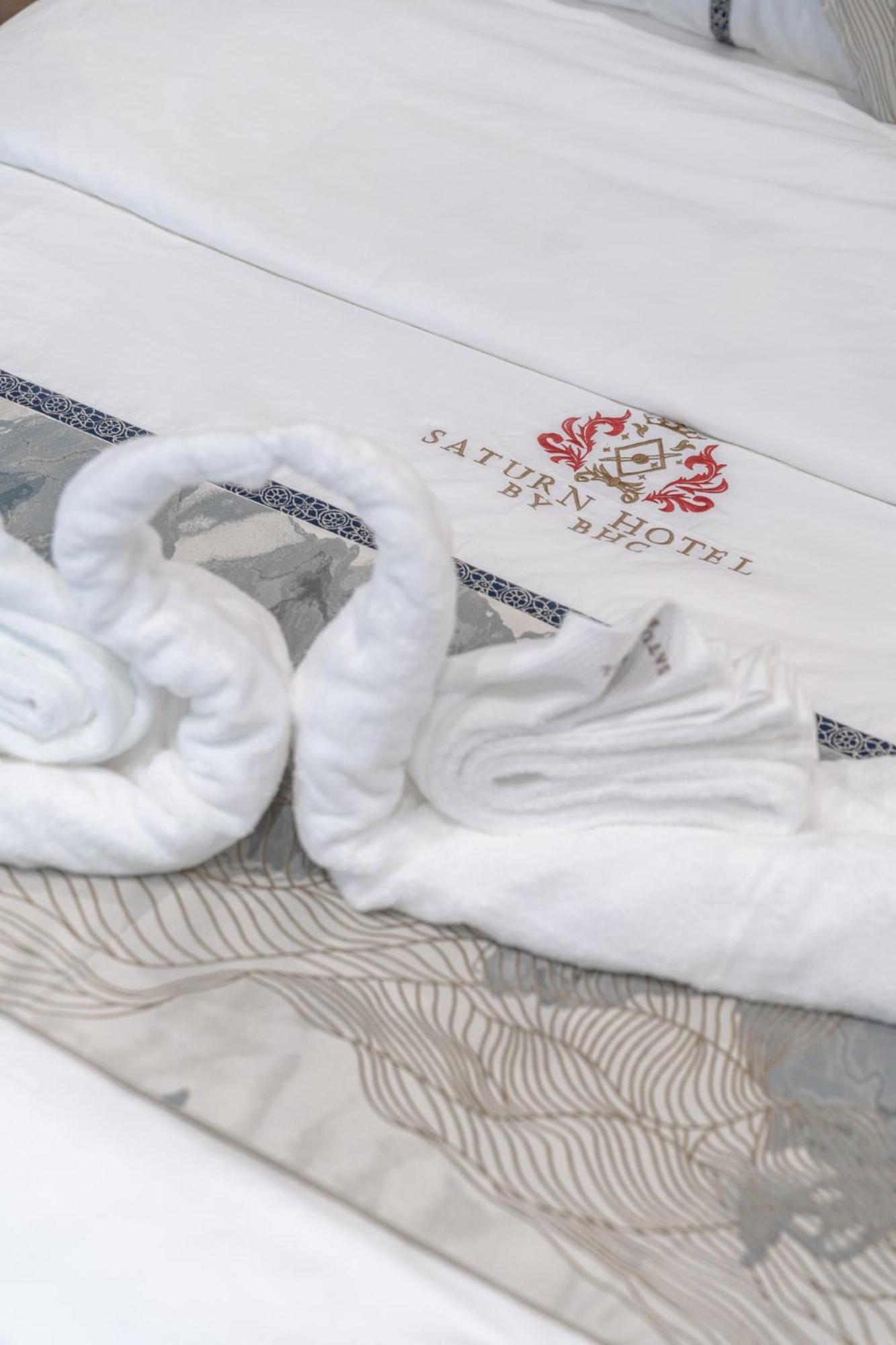 Deluxe Family Suite - Photo 18