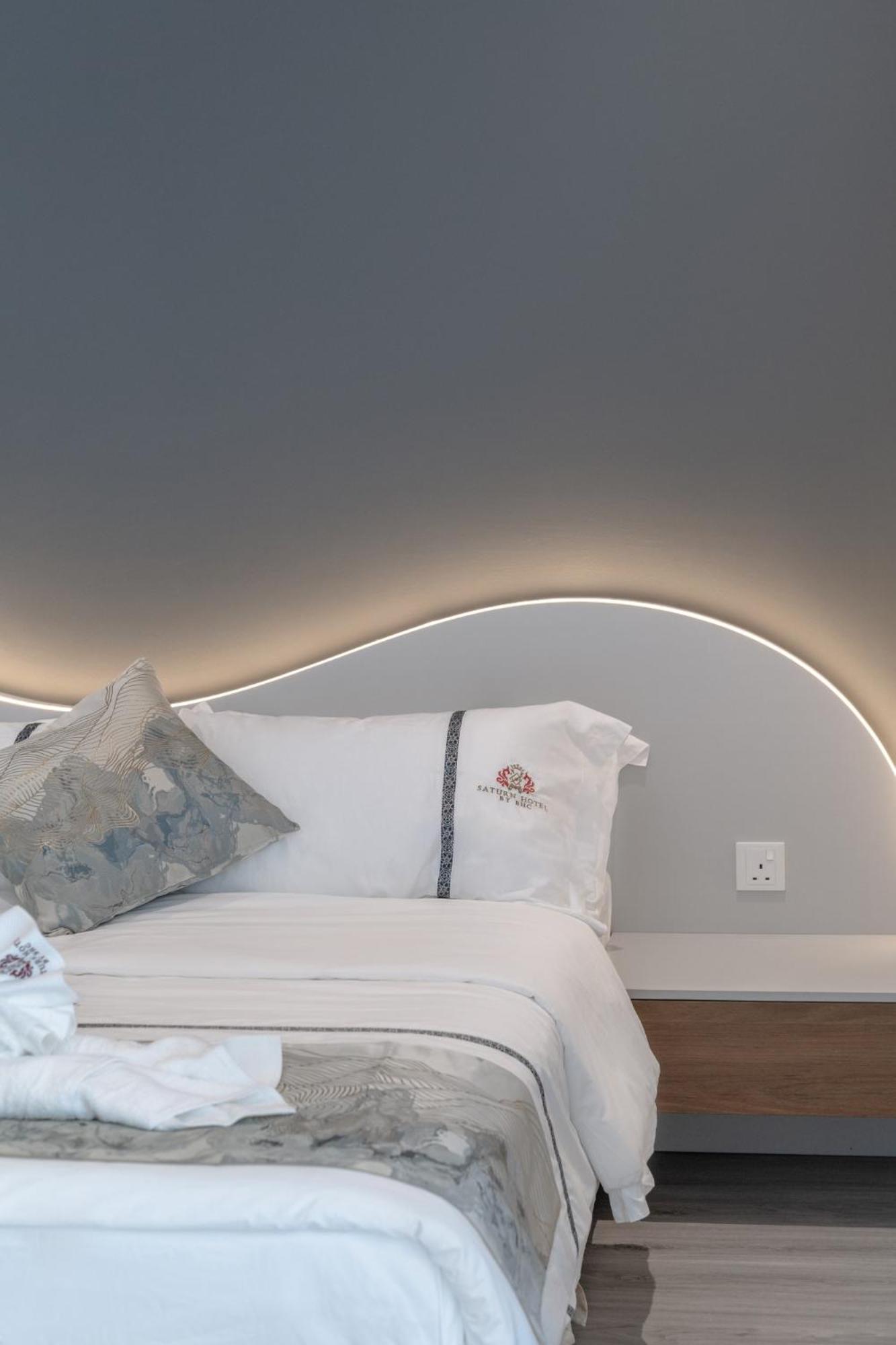 Deluxe Family Suite - Photo 16