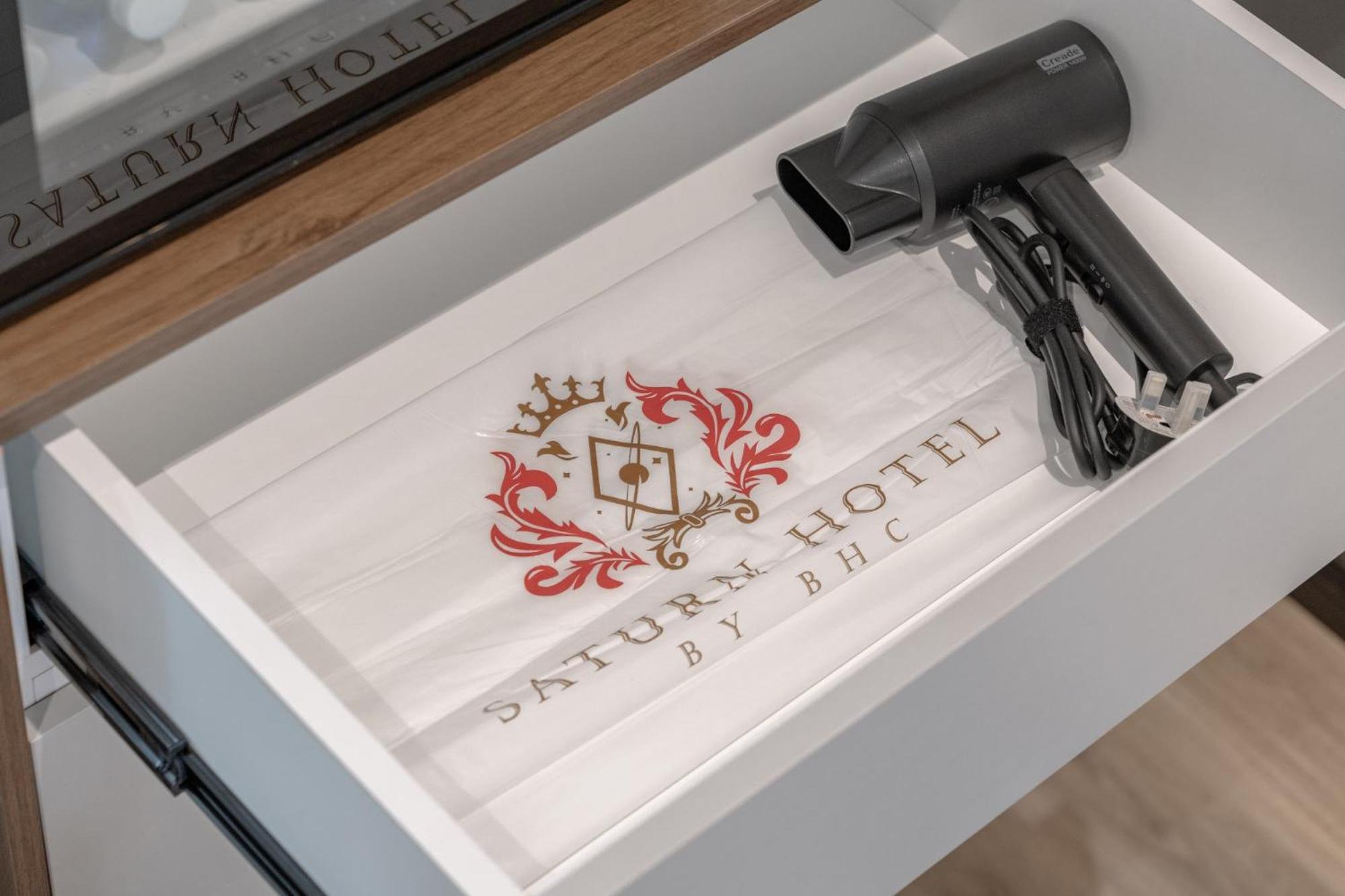 Deluxe Family Suite - Photo 8
