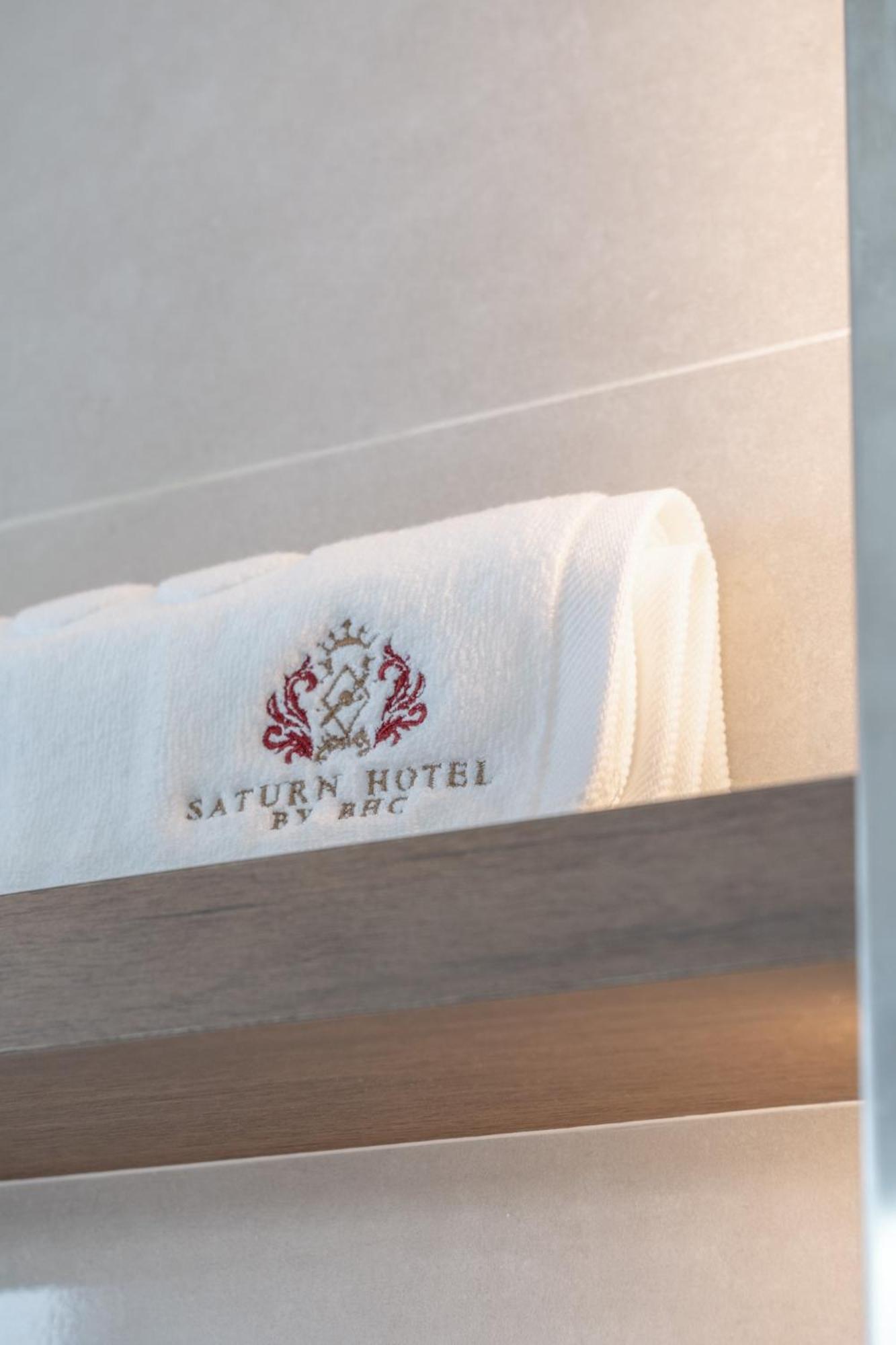 Deluxe Family Suite - Photo 13