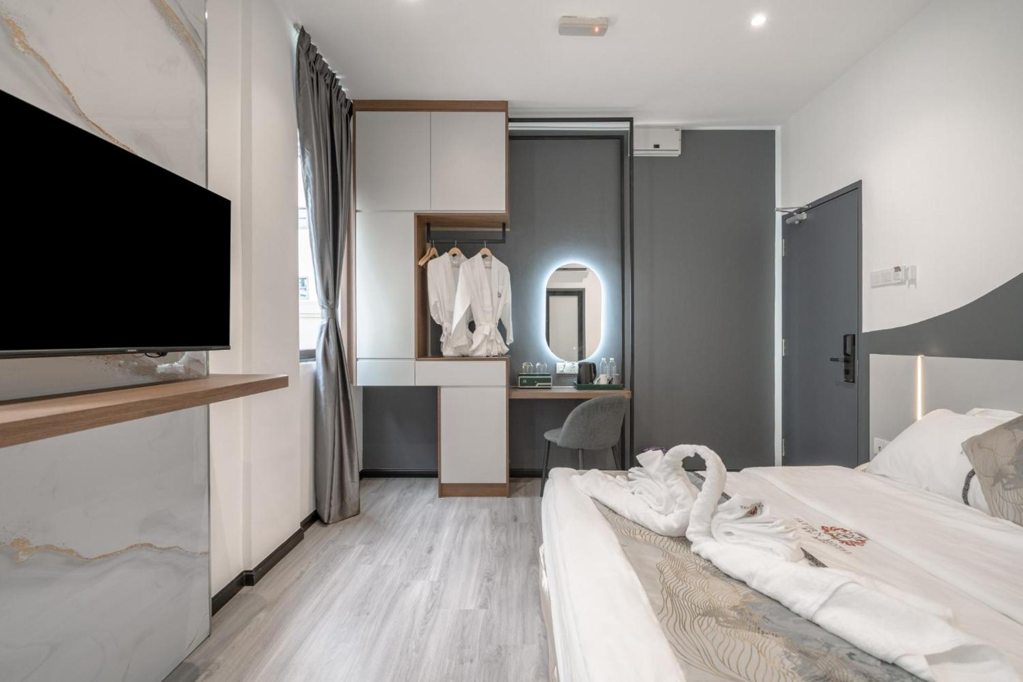 Deluxe Room - Photo 19