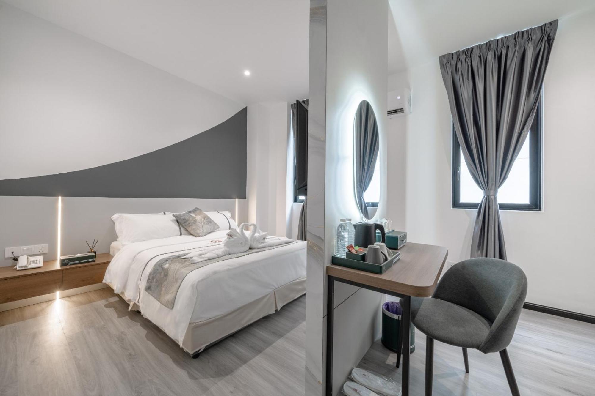 Deluxe Room - Photo 24
