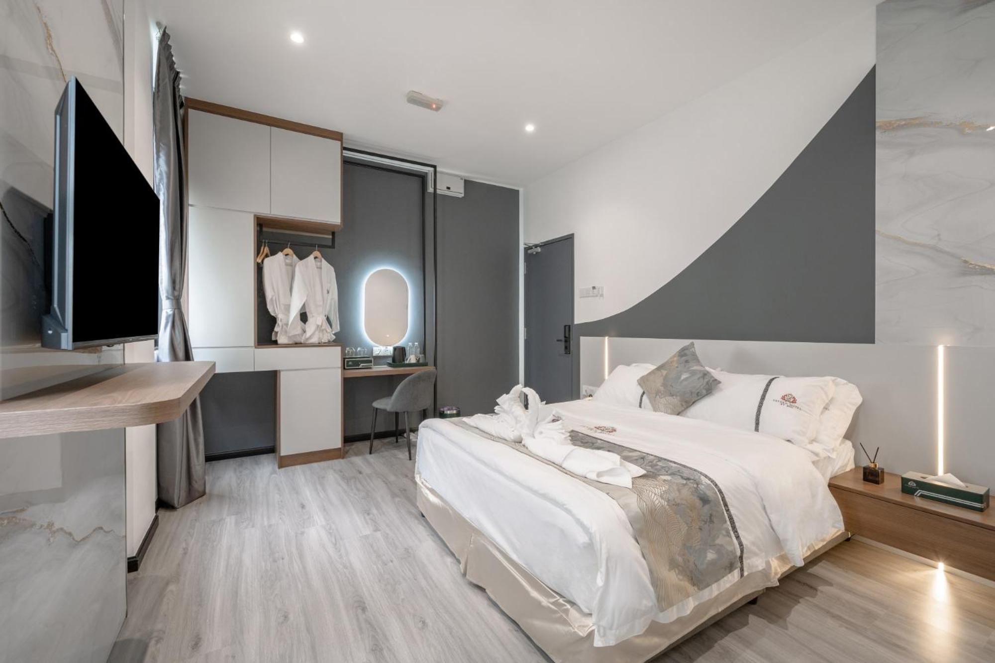 Deluxe Room - Photo 14