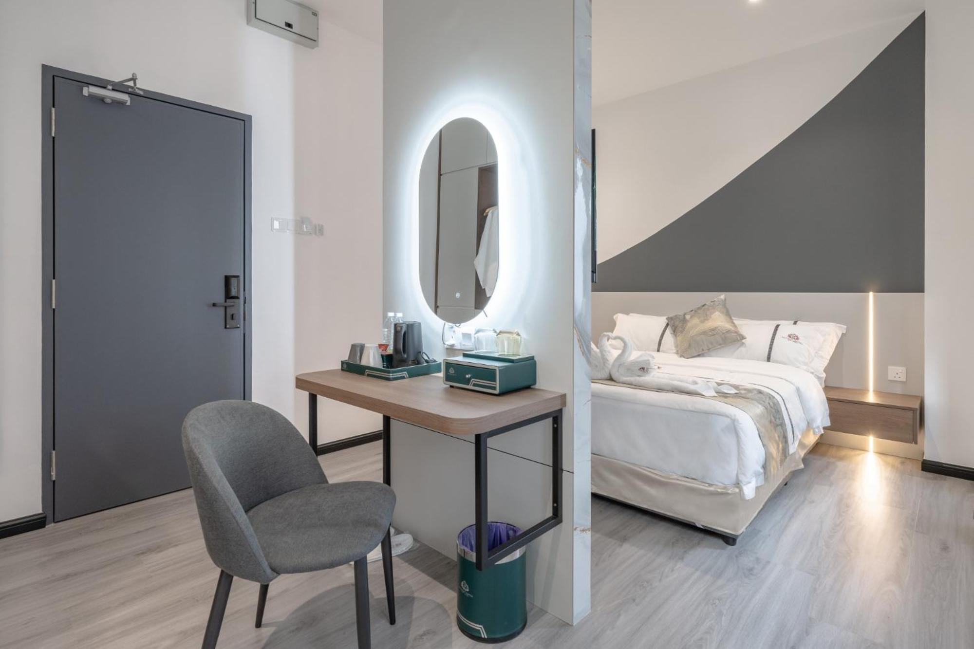 Deluxe Room - Photo 15
