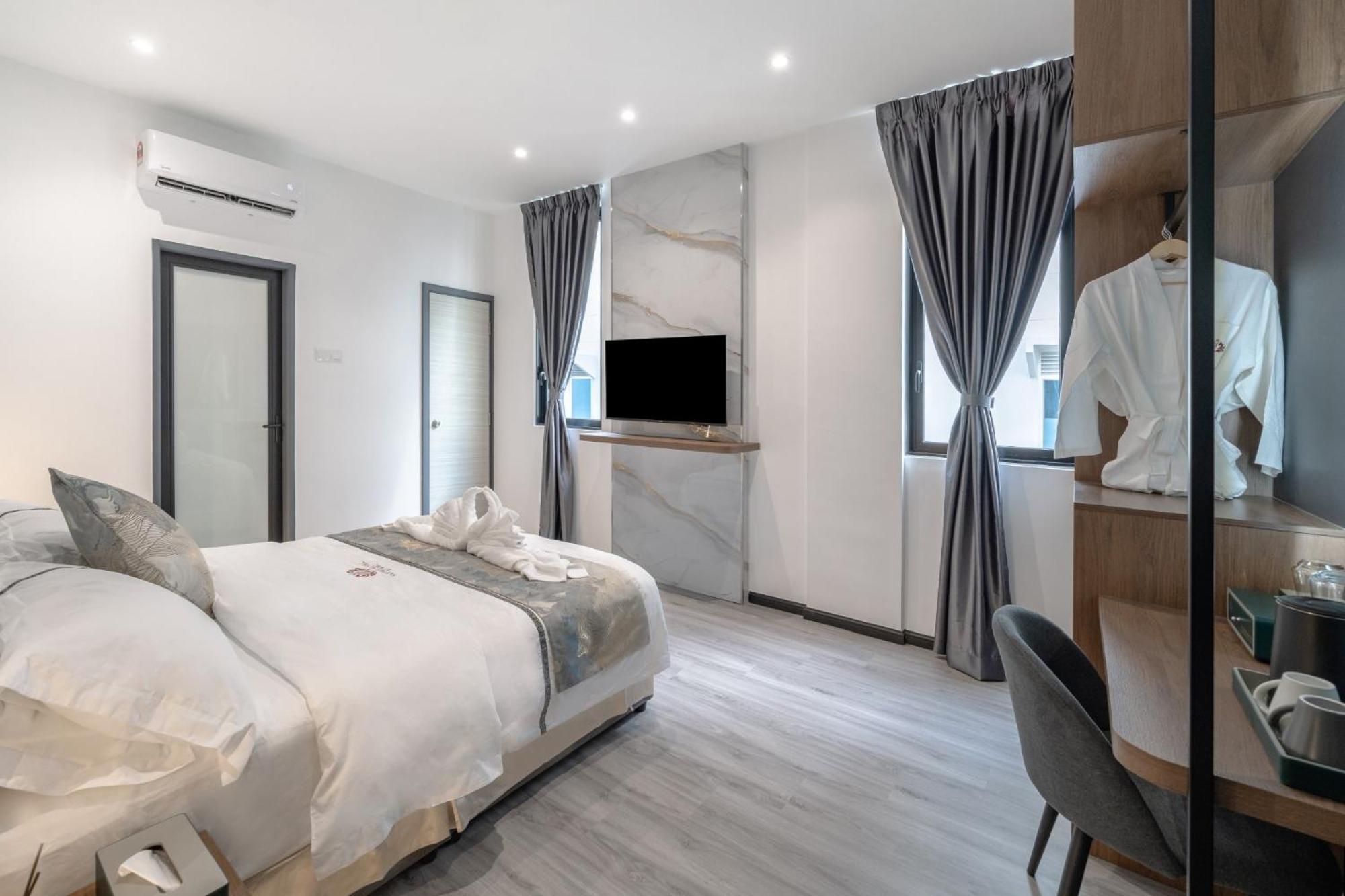 Deluxe Room - Photo 28